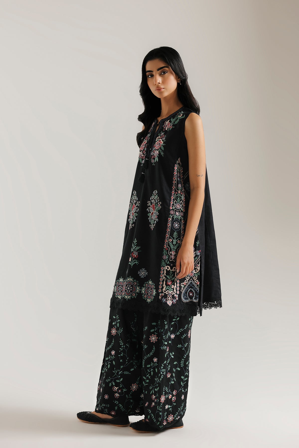 EMBROIDERED SUIT (E4905-103-901)