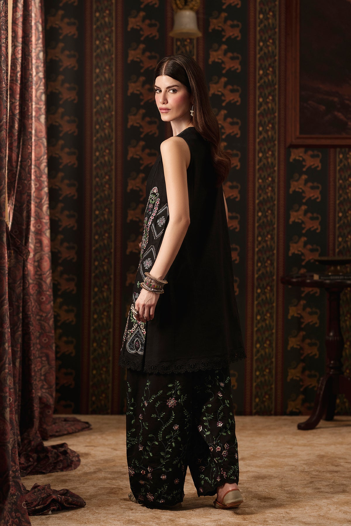 EMBROIDERED SUIT (E4905-103-901)
