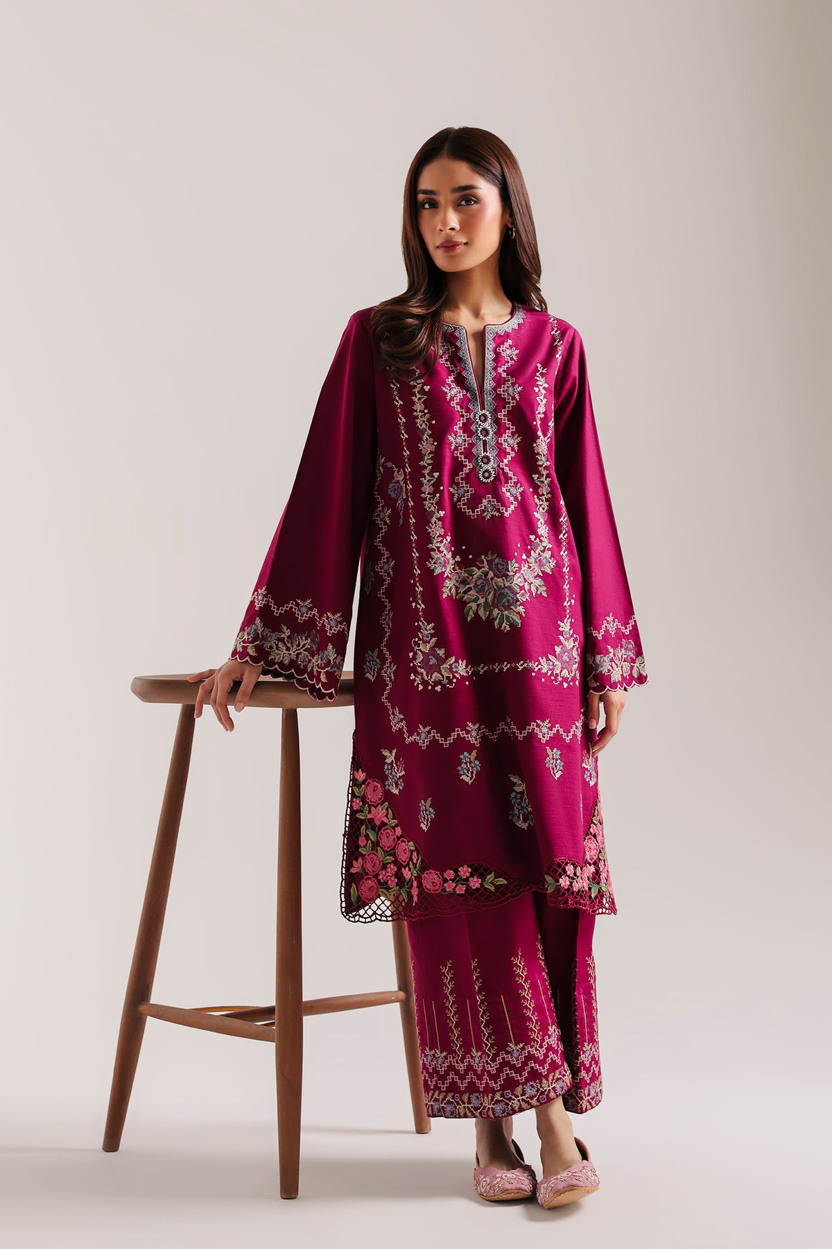 EMBROIDERED SUIT (E4907-103-402)