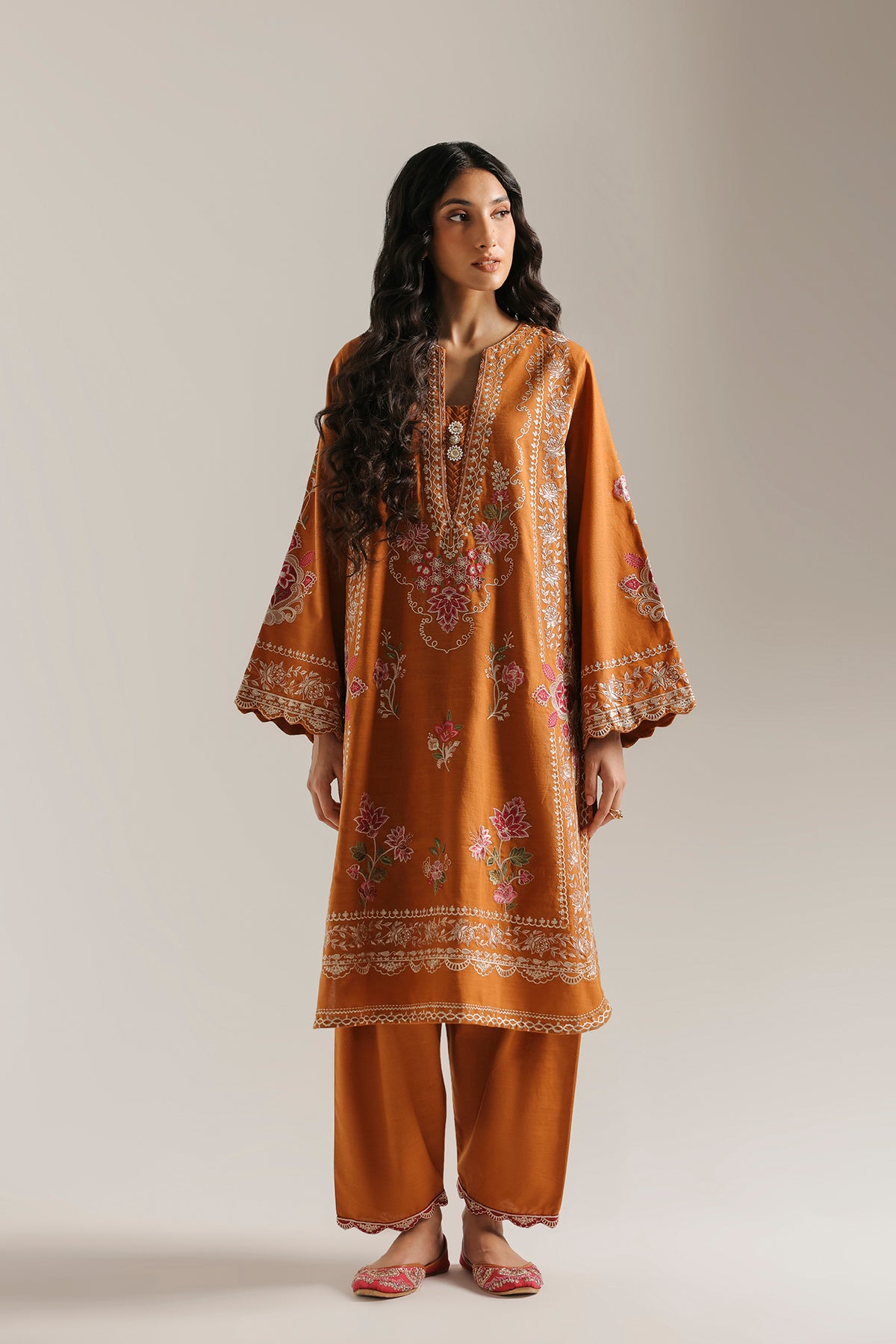 EMBROIDERED SUIT (E4910-103-202)