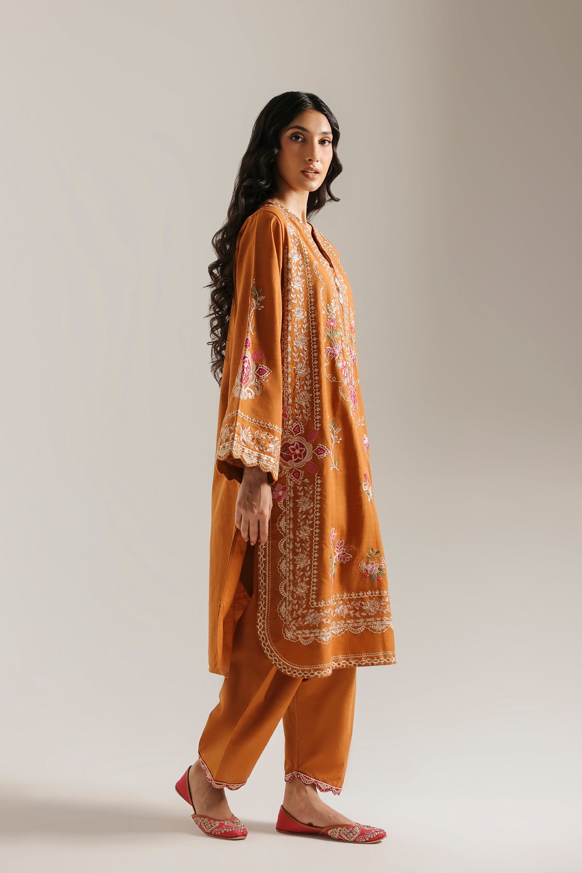 EMBROIDERED SUIT (E4910-103-202)