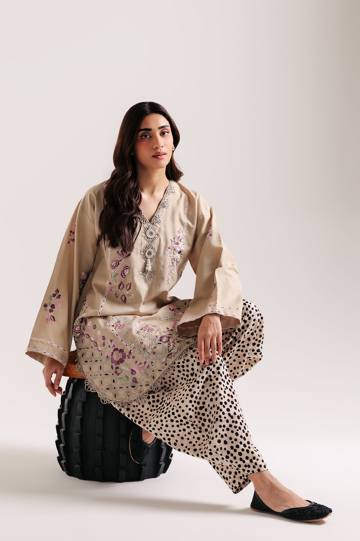 EMBROIDERED SUIT (E4917-103-808)