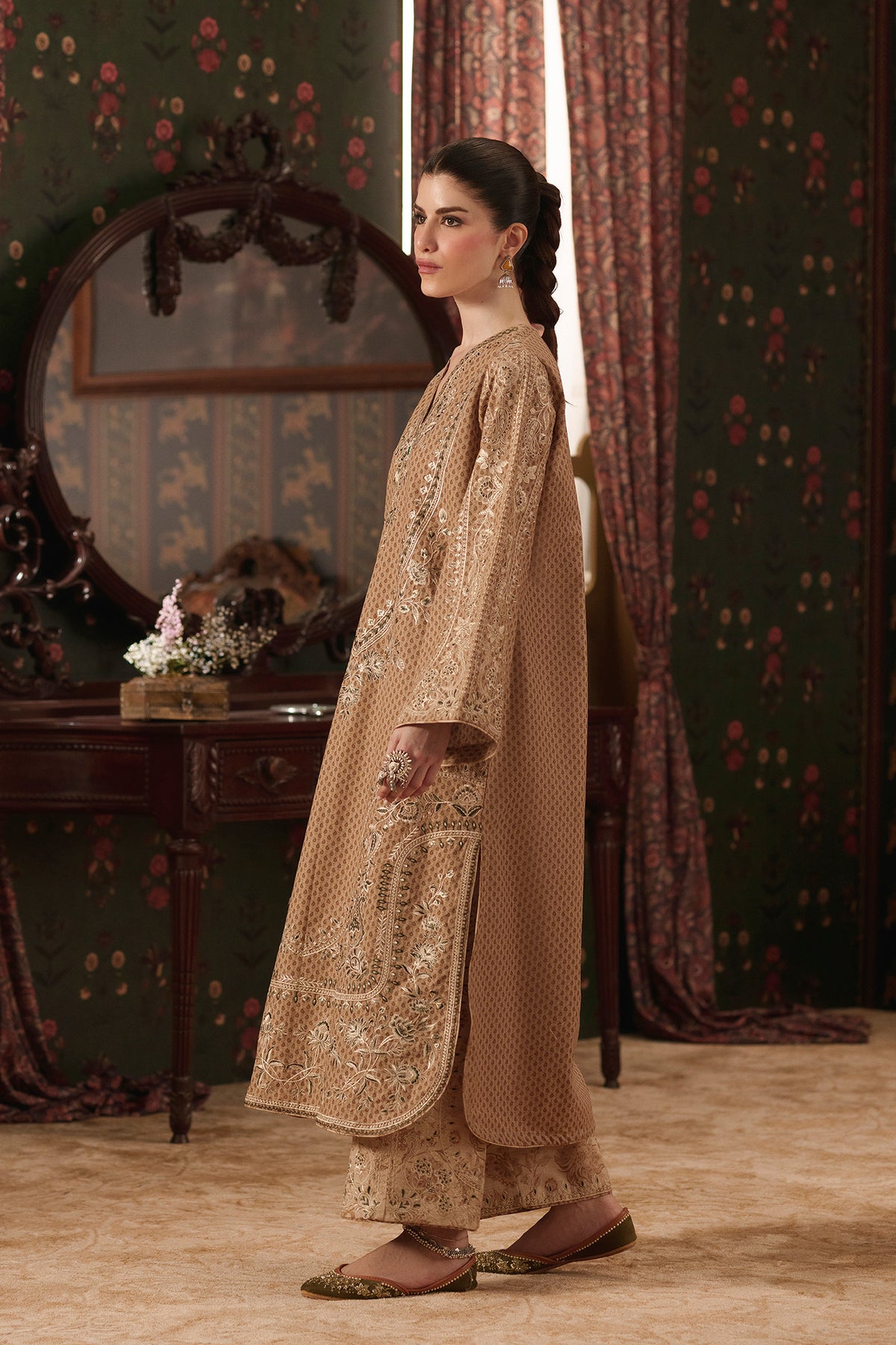 EMBROIDERED SUIT (E4925-103-808)