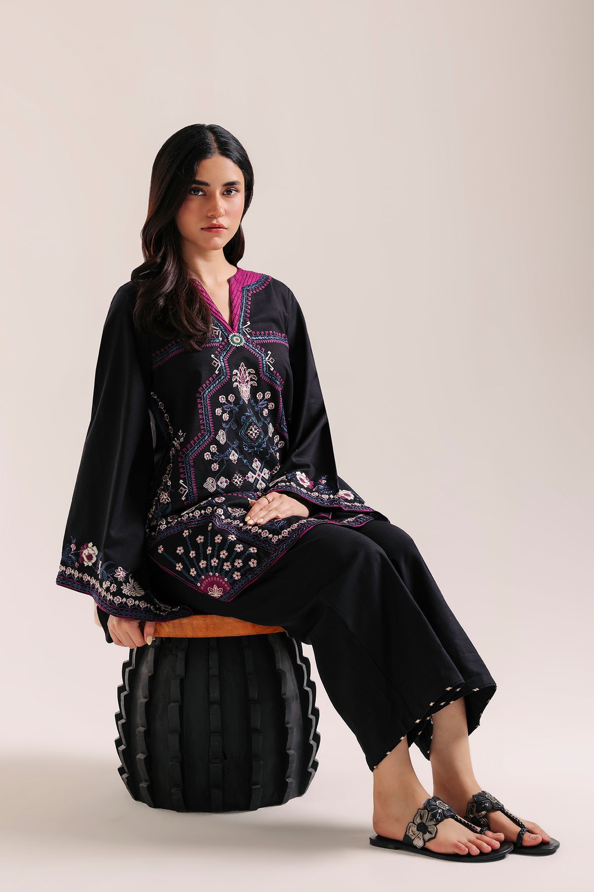 EMBROIDERED SUIT (E4929-103-902)