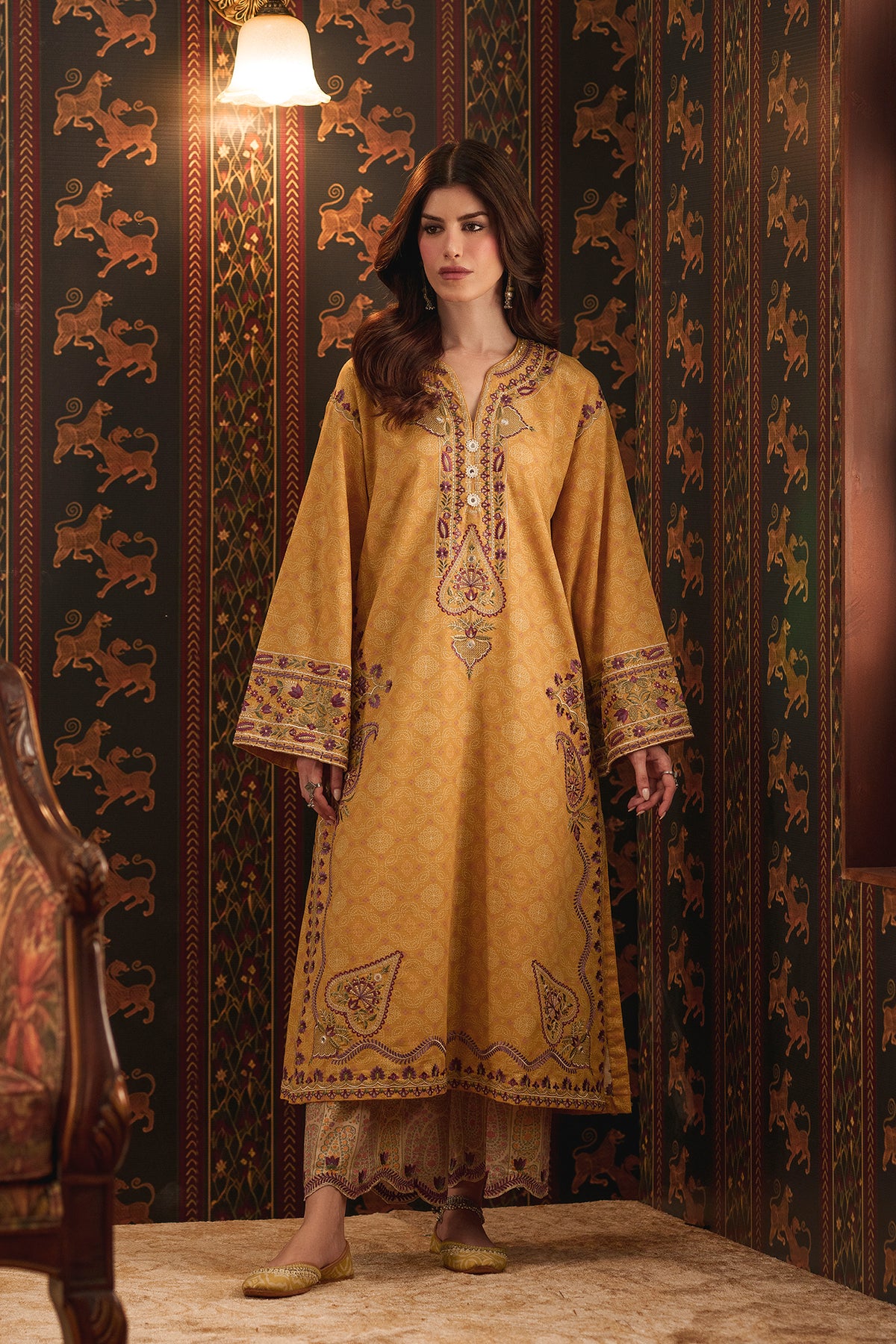EMBROIDERED SUIT (E4931-103-105)