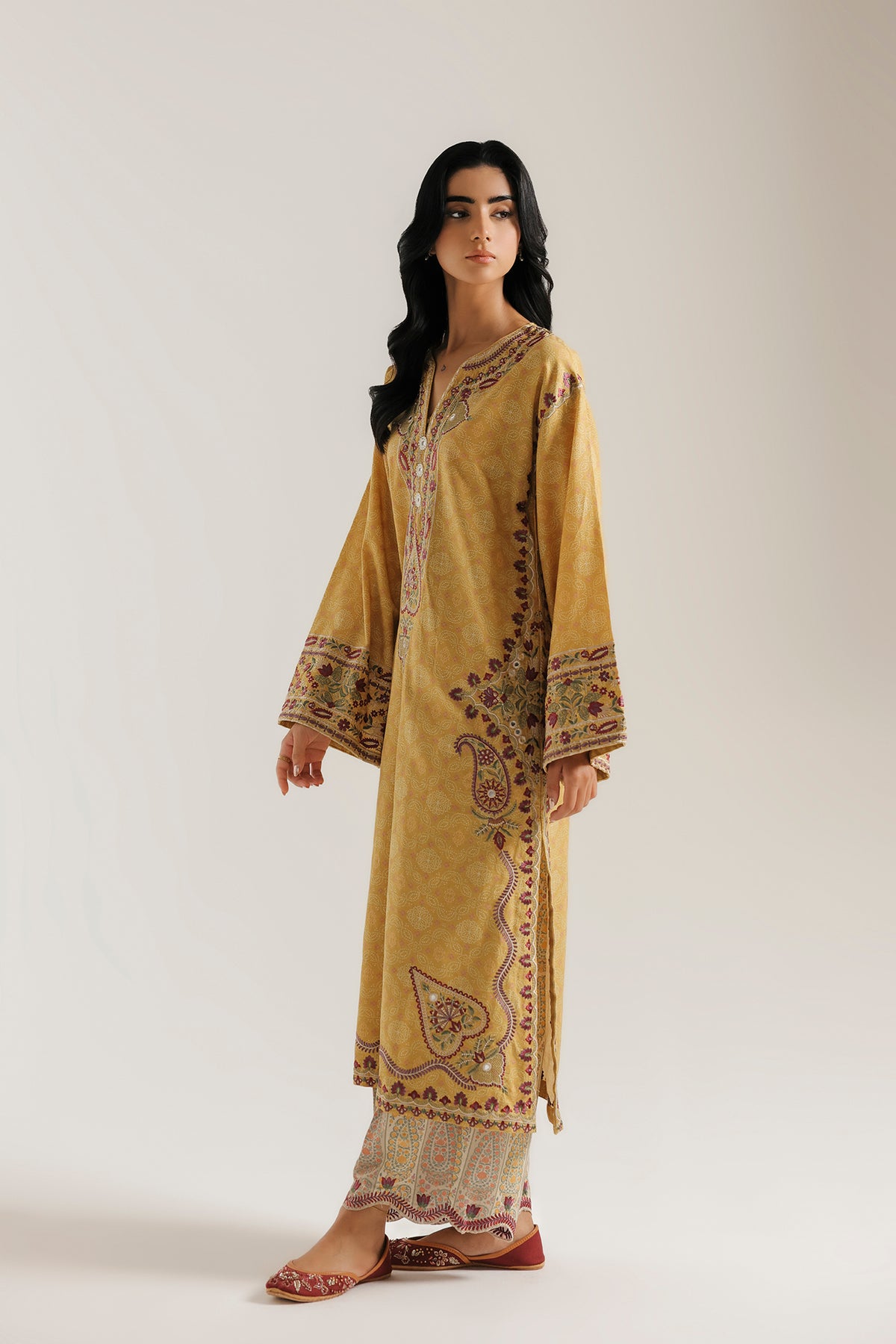 EMBROIDERED SUIT (E4931-103-105)