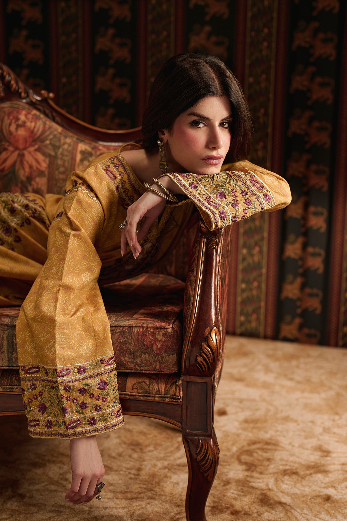 EMBROIDERED SUIT (E4931-103-105)