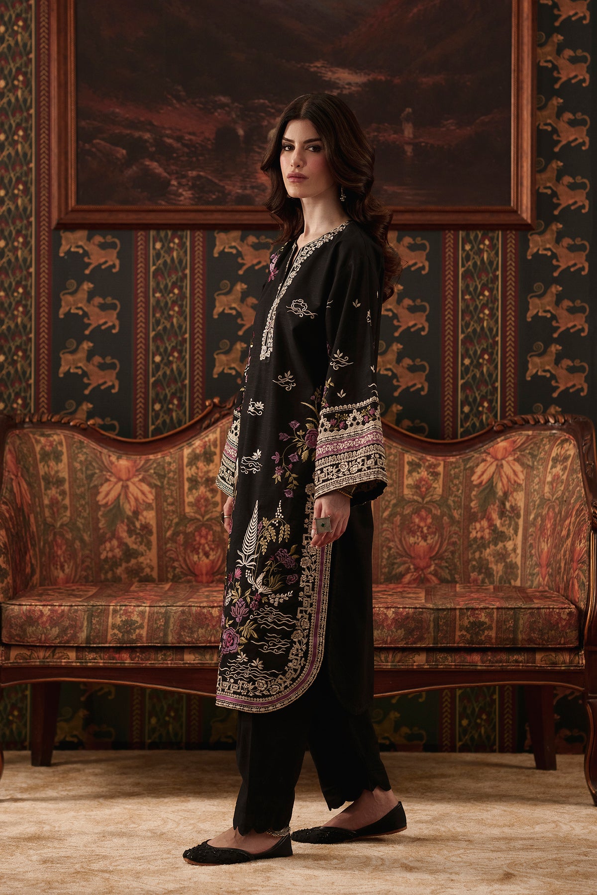 EMBROIDERED SUIT (E4932-103-901)