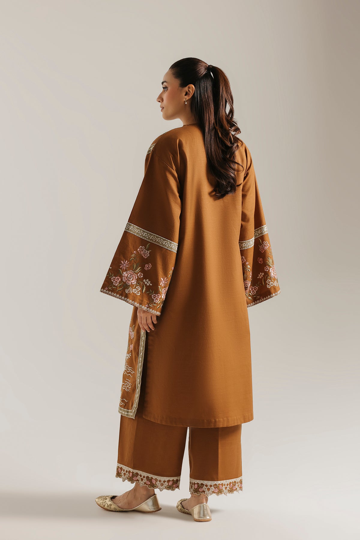 EMBROIDERED SUIT (E4934-103-111)