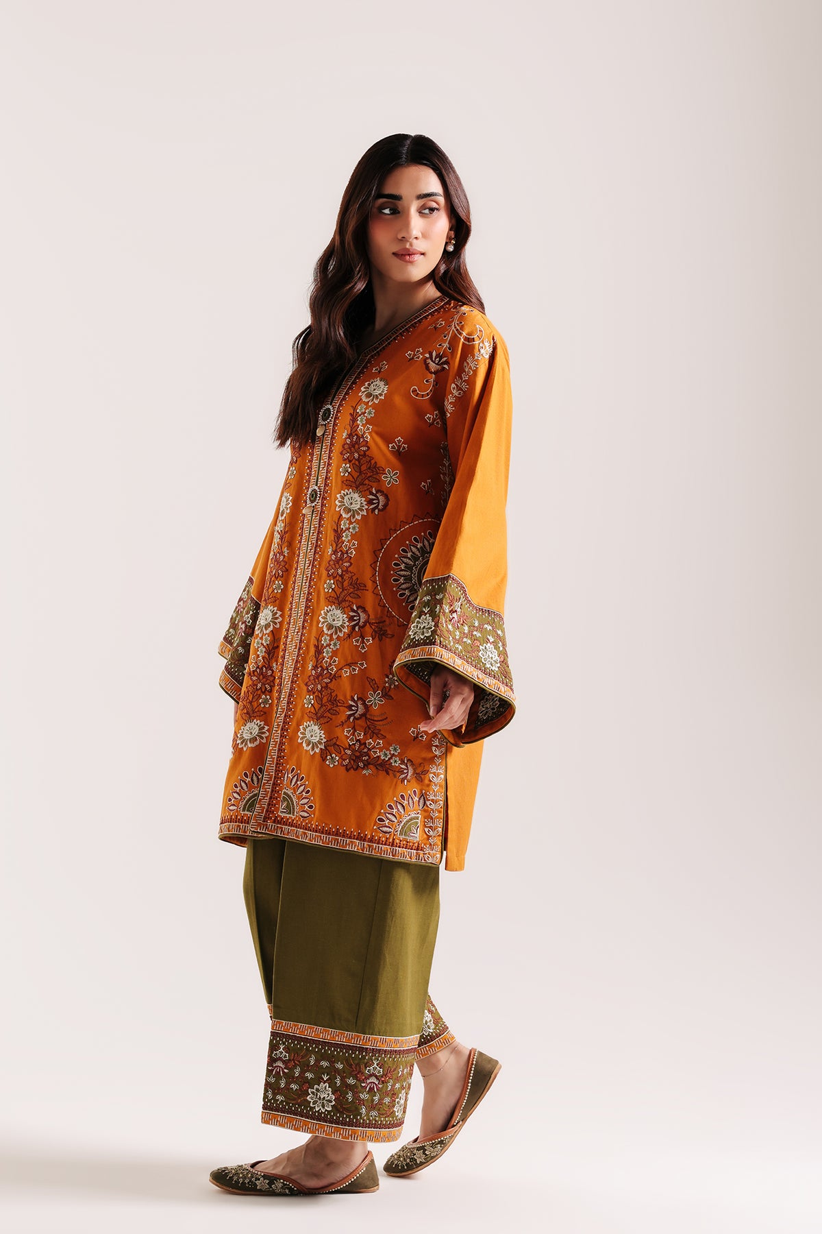 EMBROIDERED SUIT (E4944-103-219)
