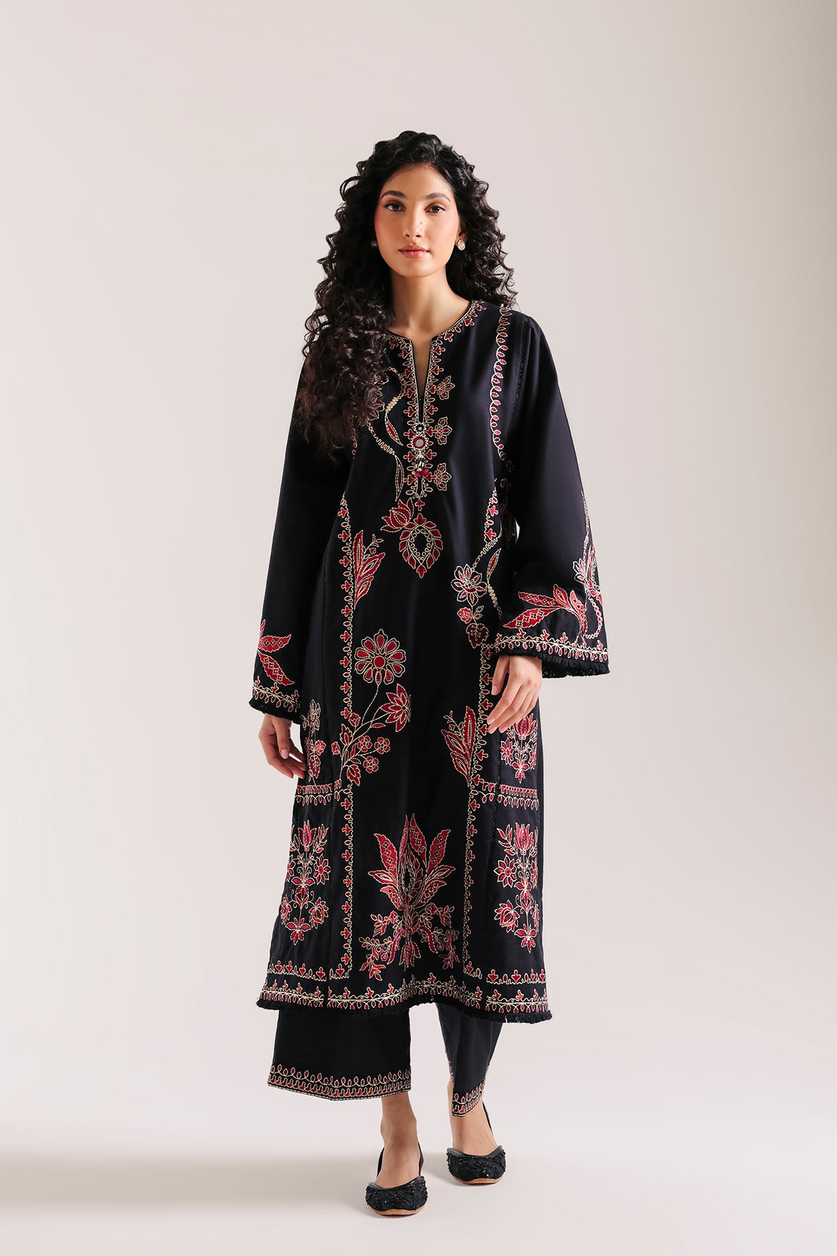 EMBROIDERED SUIT (E4945-103-901)