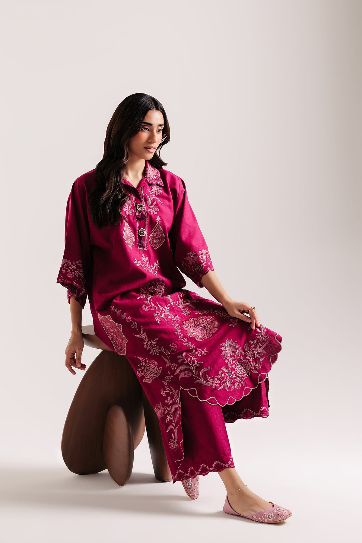 EMBROIDERED SUIT (E4946-103-519)