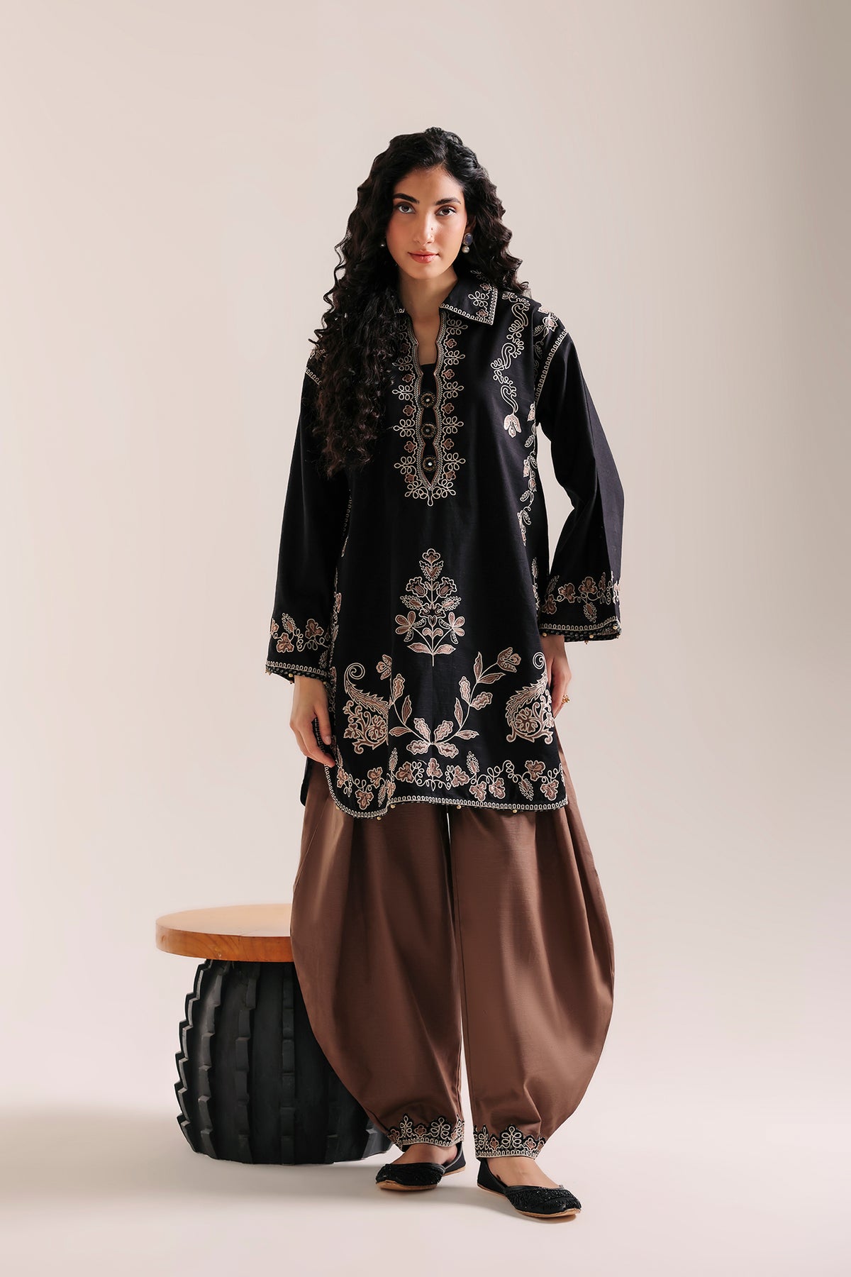 EMBROIDERED SUIT (E4947-103-901)