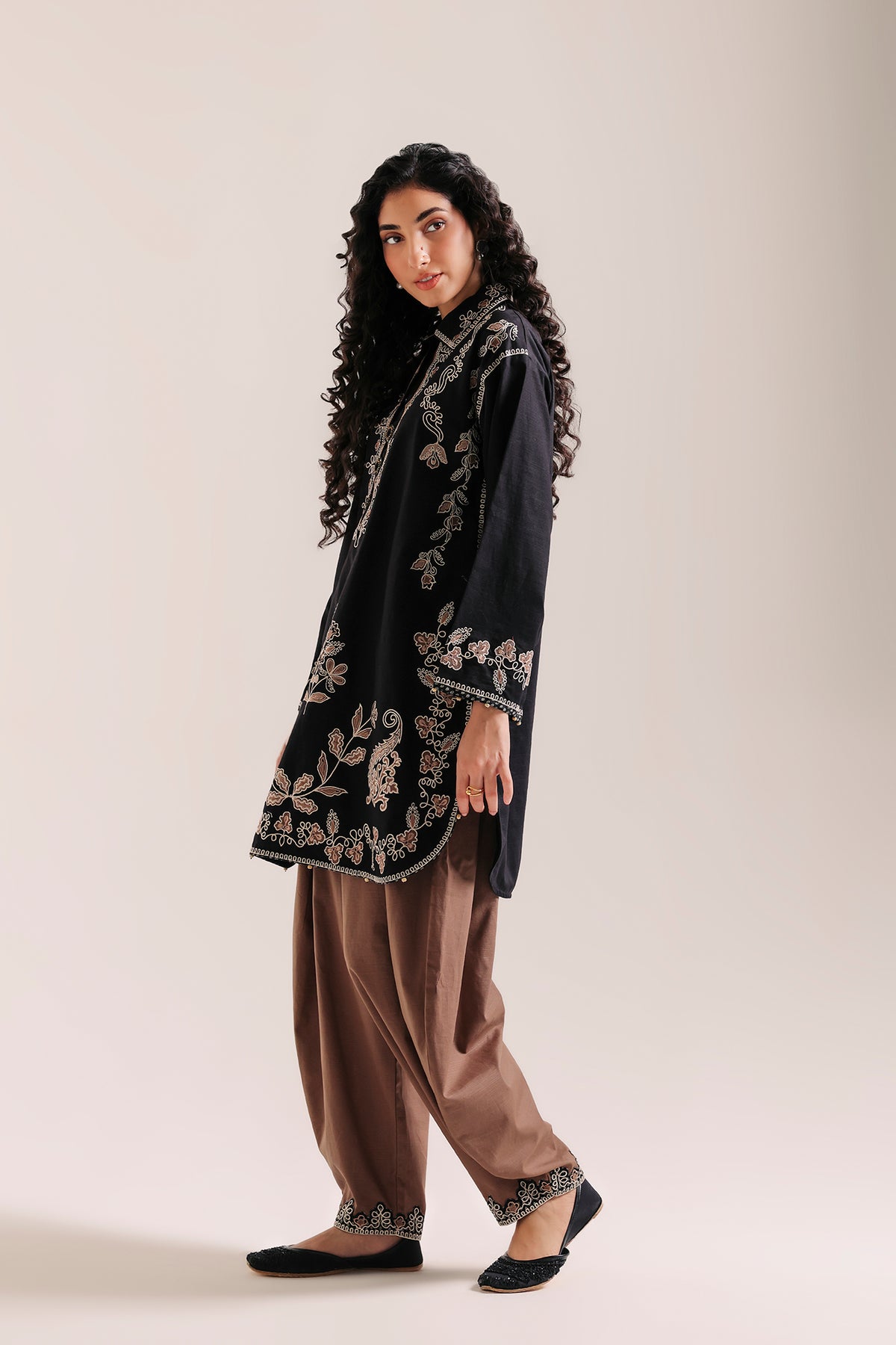 EMBROIDERED SUIT (E4947-103-901)