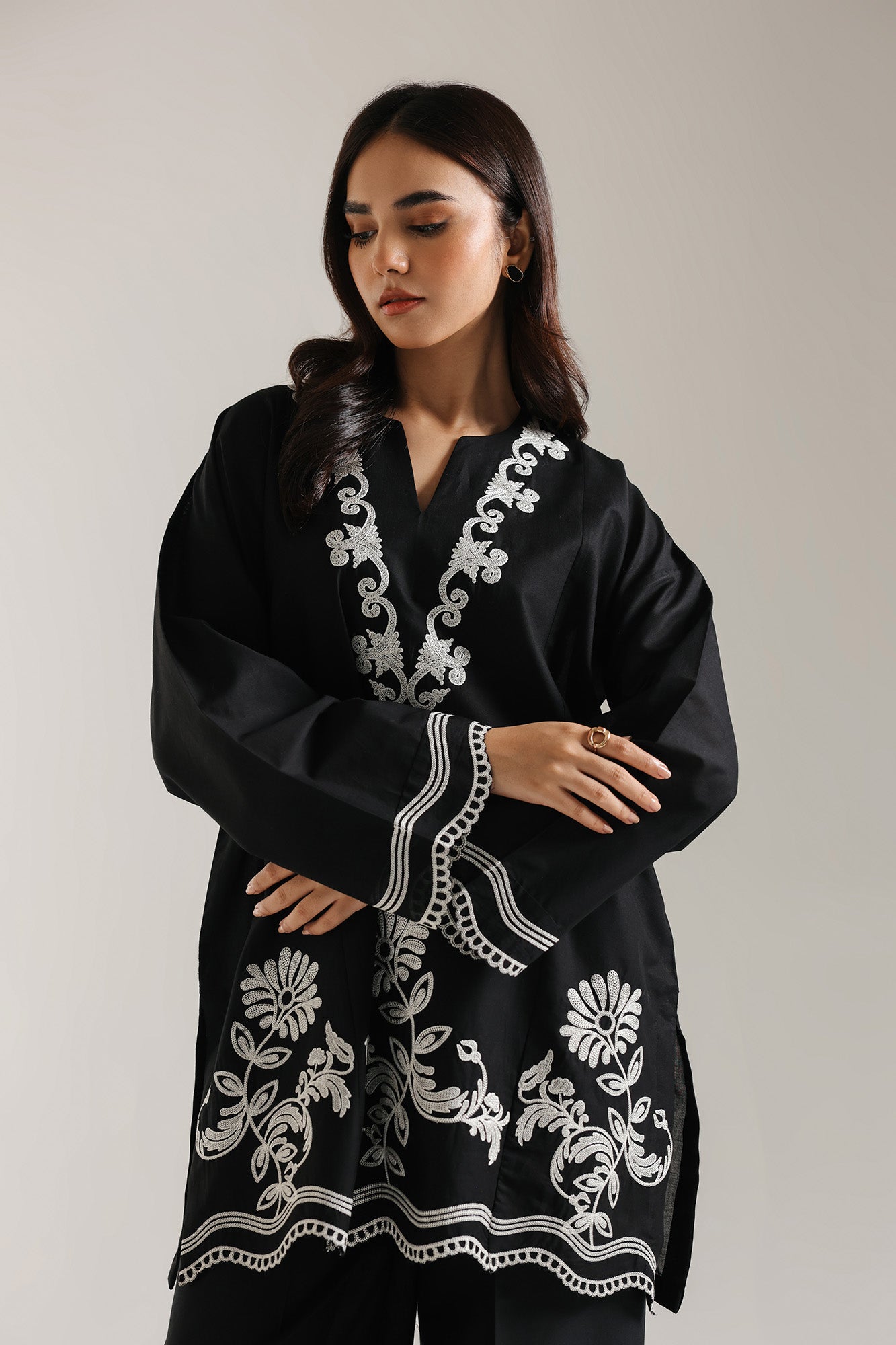 EMBROIDERED KURTI (E5832/102/902)
