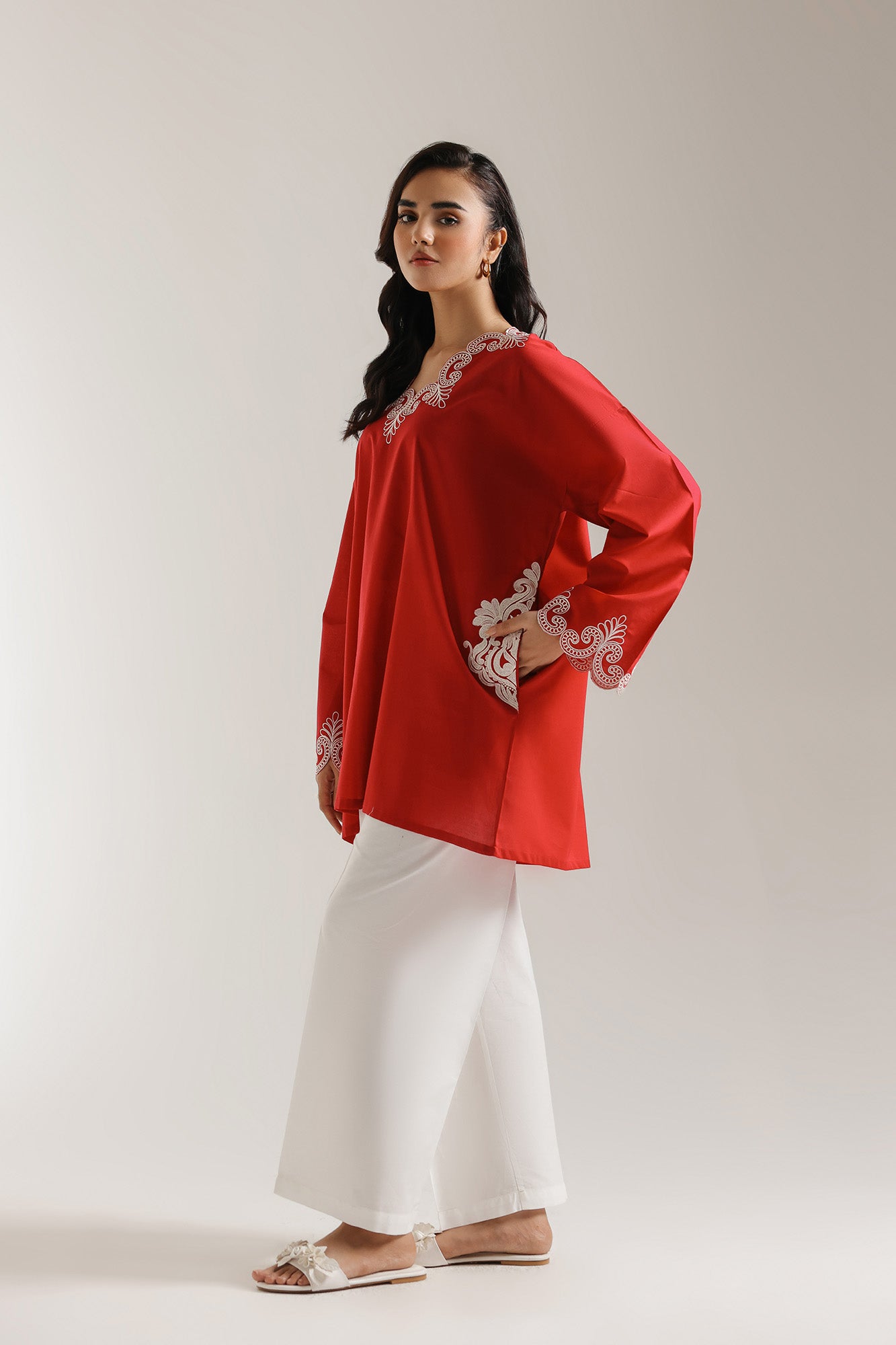 EMBROIDERED KURTI (E5834/102/301)
