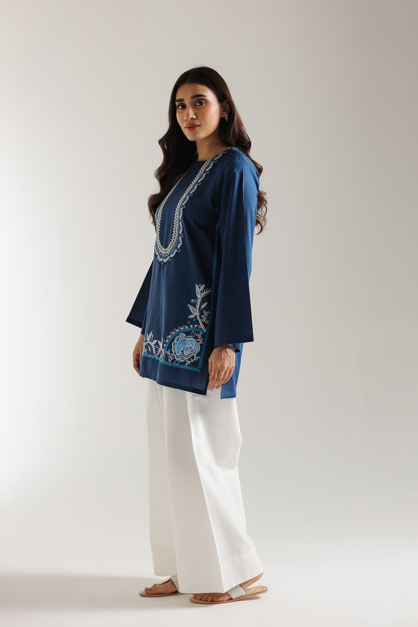 EMBROIDERED KURTI (E5835/102/620)