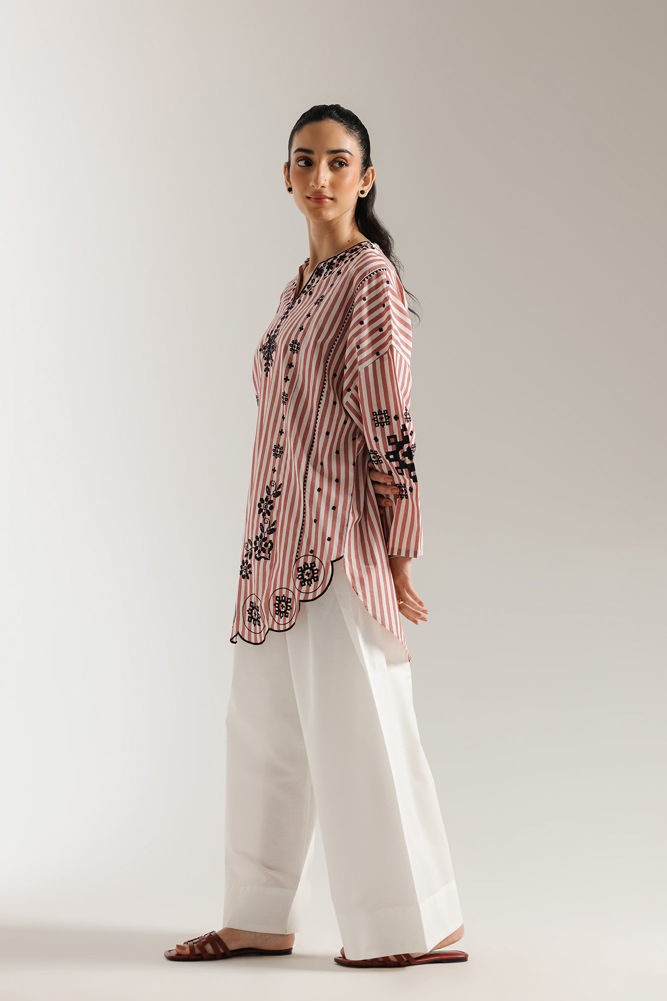 EMBROIDERED KURTI (E5840/102/003)