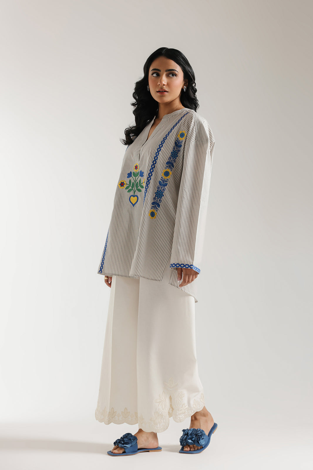 Ethnic style fashionable casual V-neck embroidered cotton top main image 0