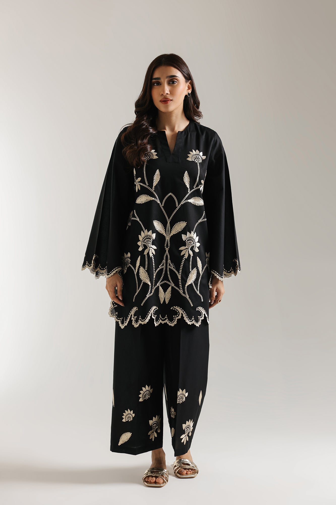 EMBROIDERED SUIT (E6110/102/902)