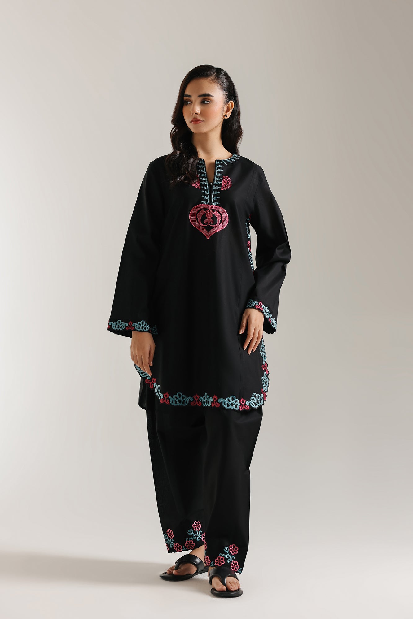 EMBROIDERED SUIT (E6112/102/902)