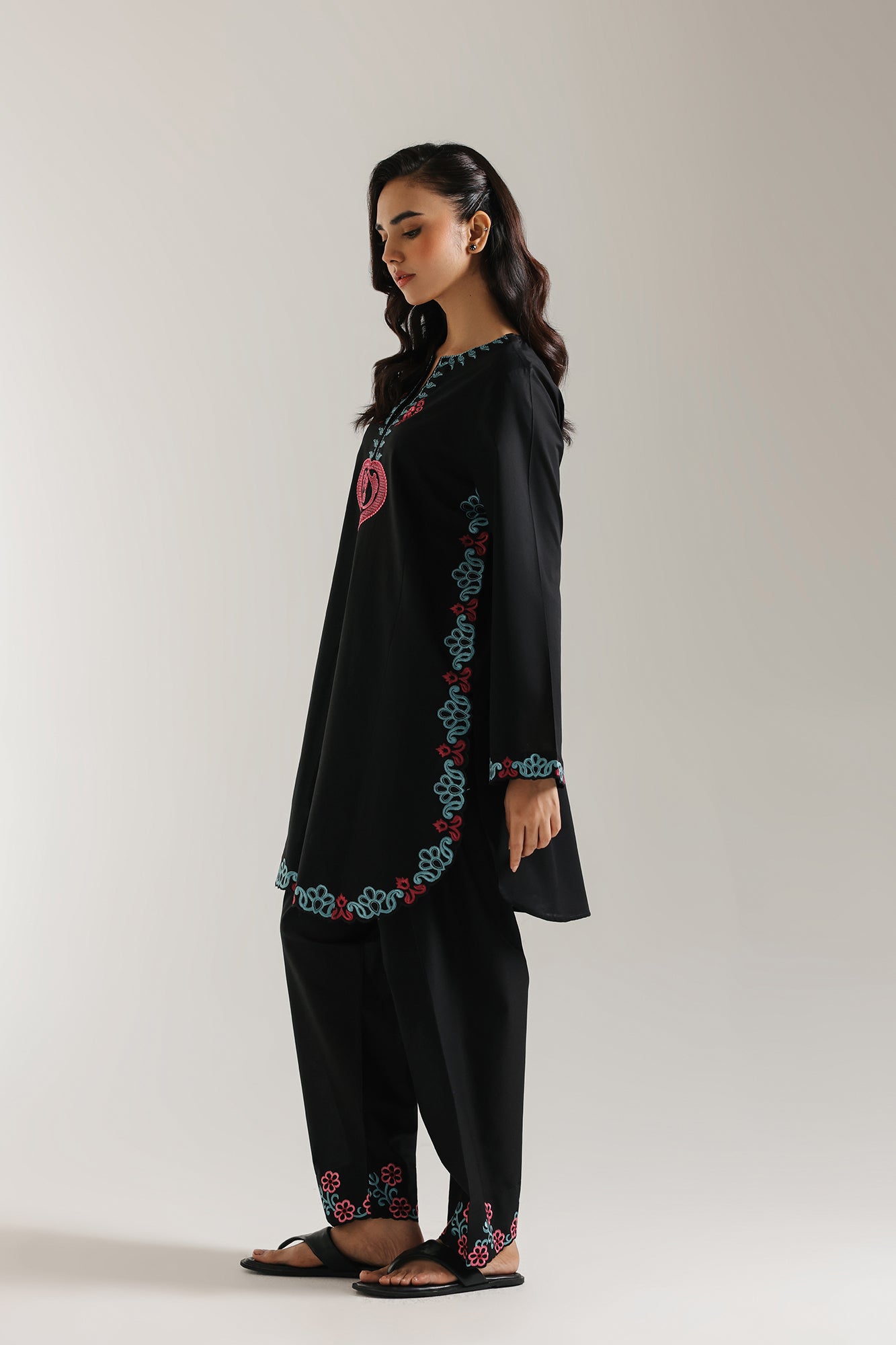 EMBROIDERED SUIT (E6112/102/902)