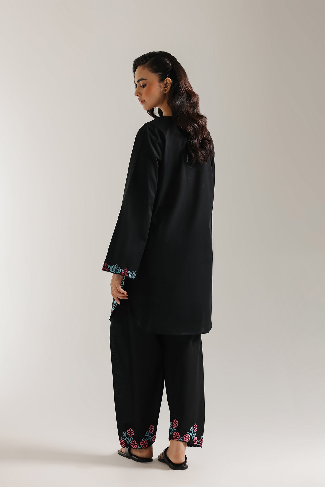 EMBROIDERED SUIT (E6112/102/902)