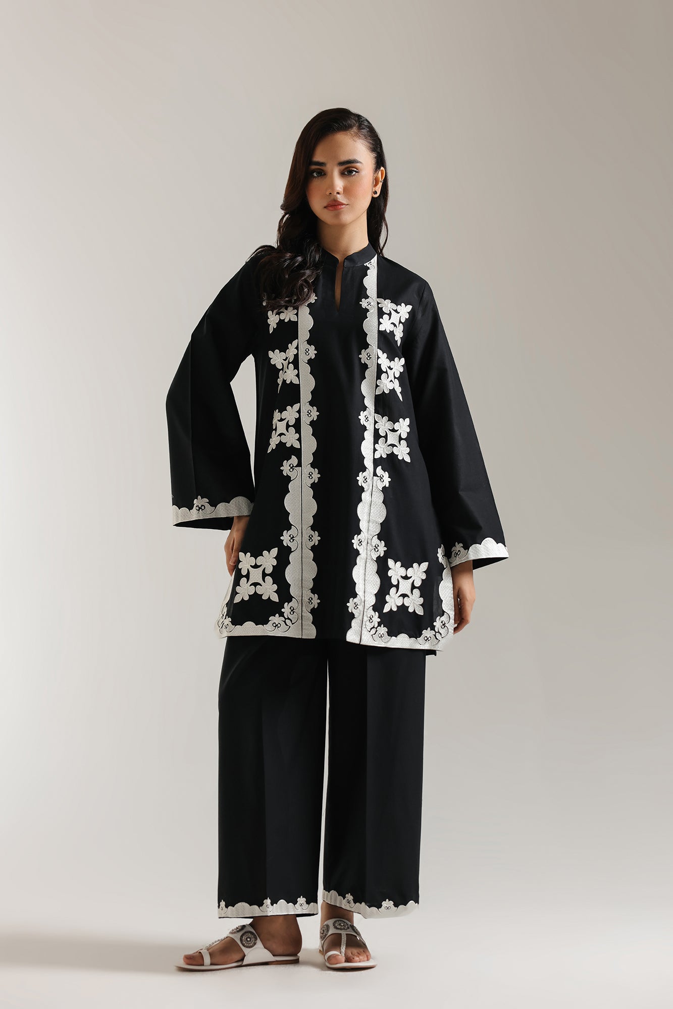 EMBROIDERED SUIT (E6113/102/902)