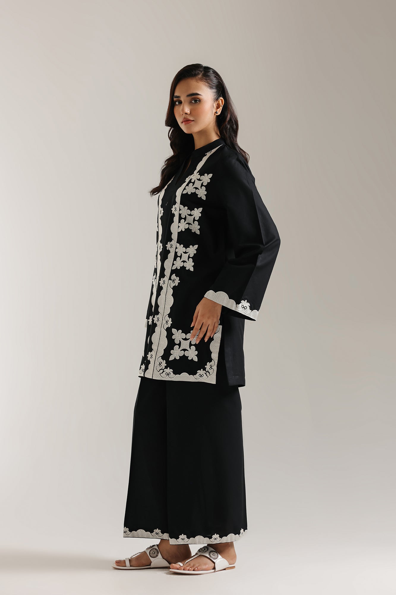 EMBROIDERED SUIT (E6113/102/902)