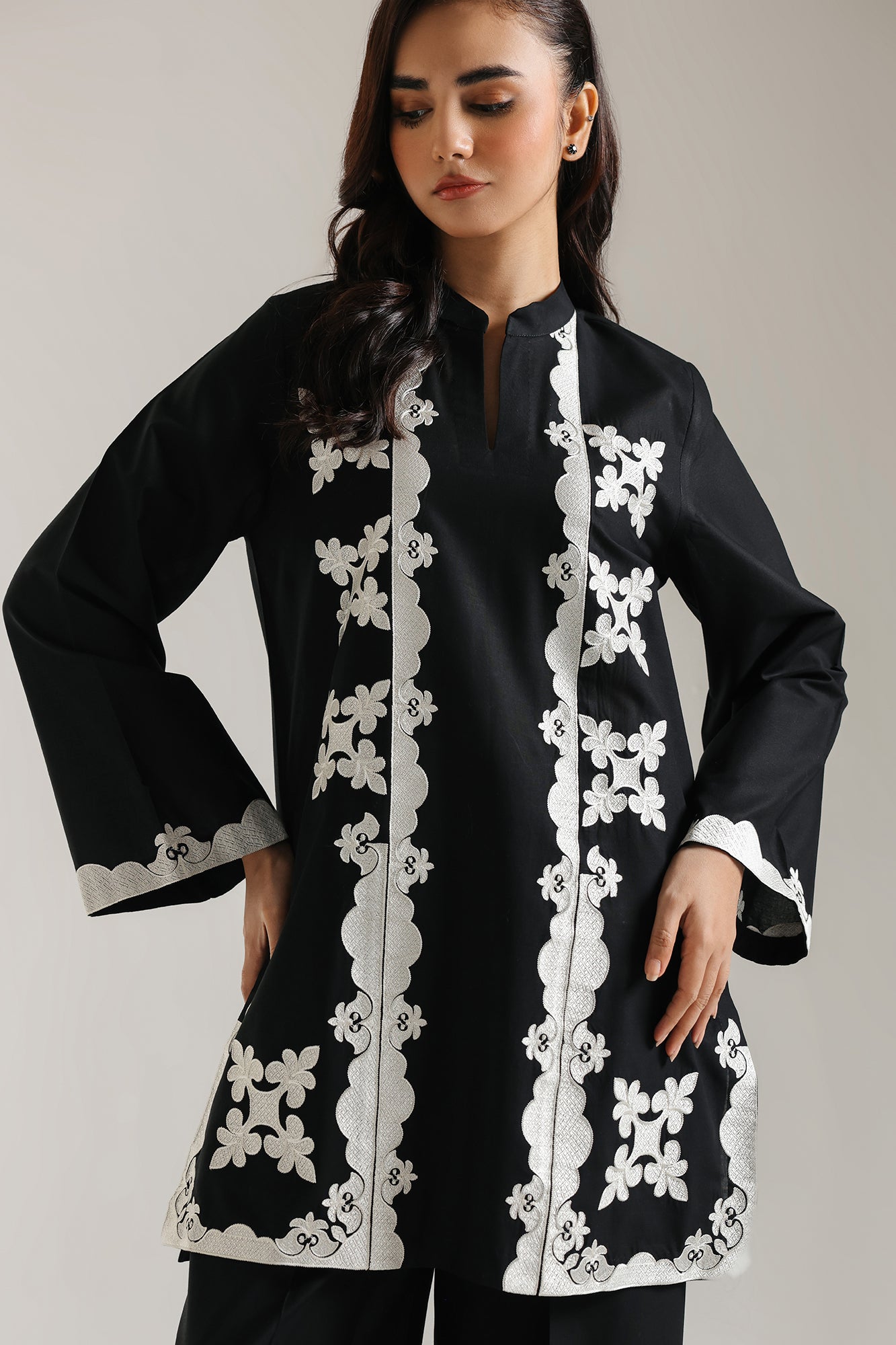 EMBROIDERED SUIT (E6113/102/902)