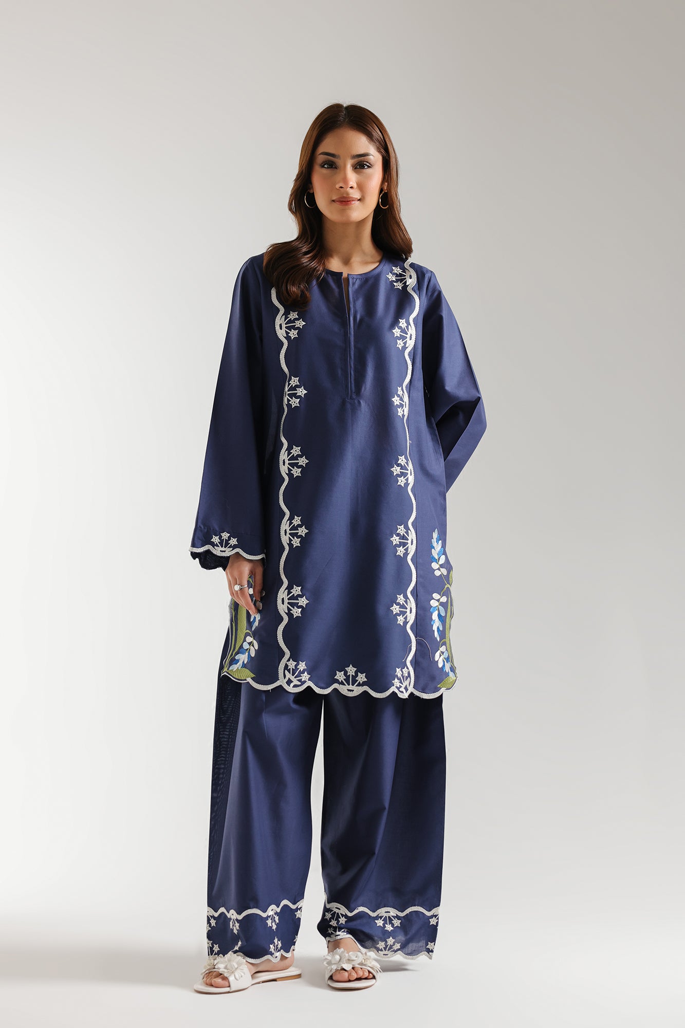 EMBROIDERED SUIT (E6114/102/621)