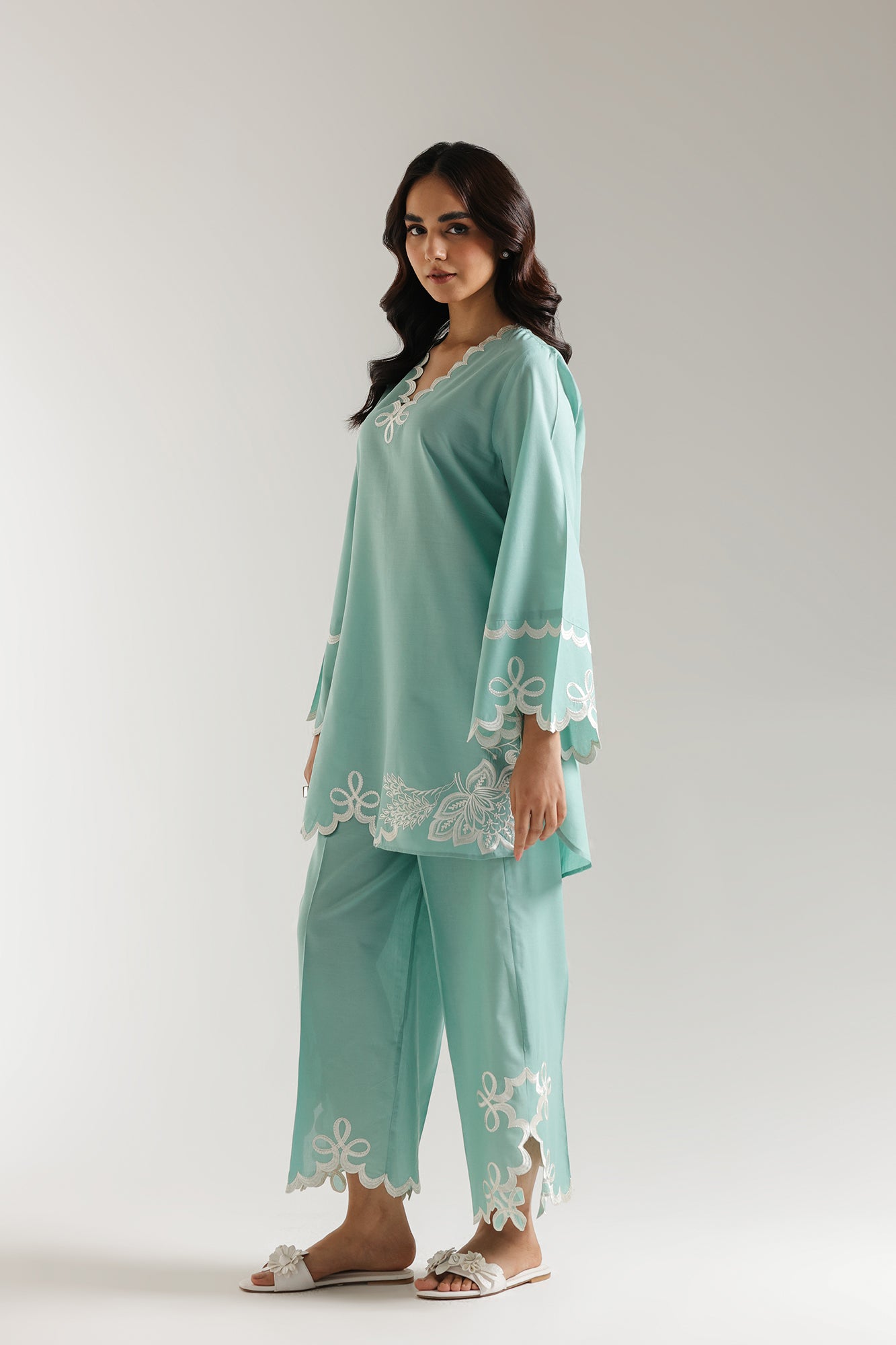 EMBROIDERED SUIT (E6116/102/716)