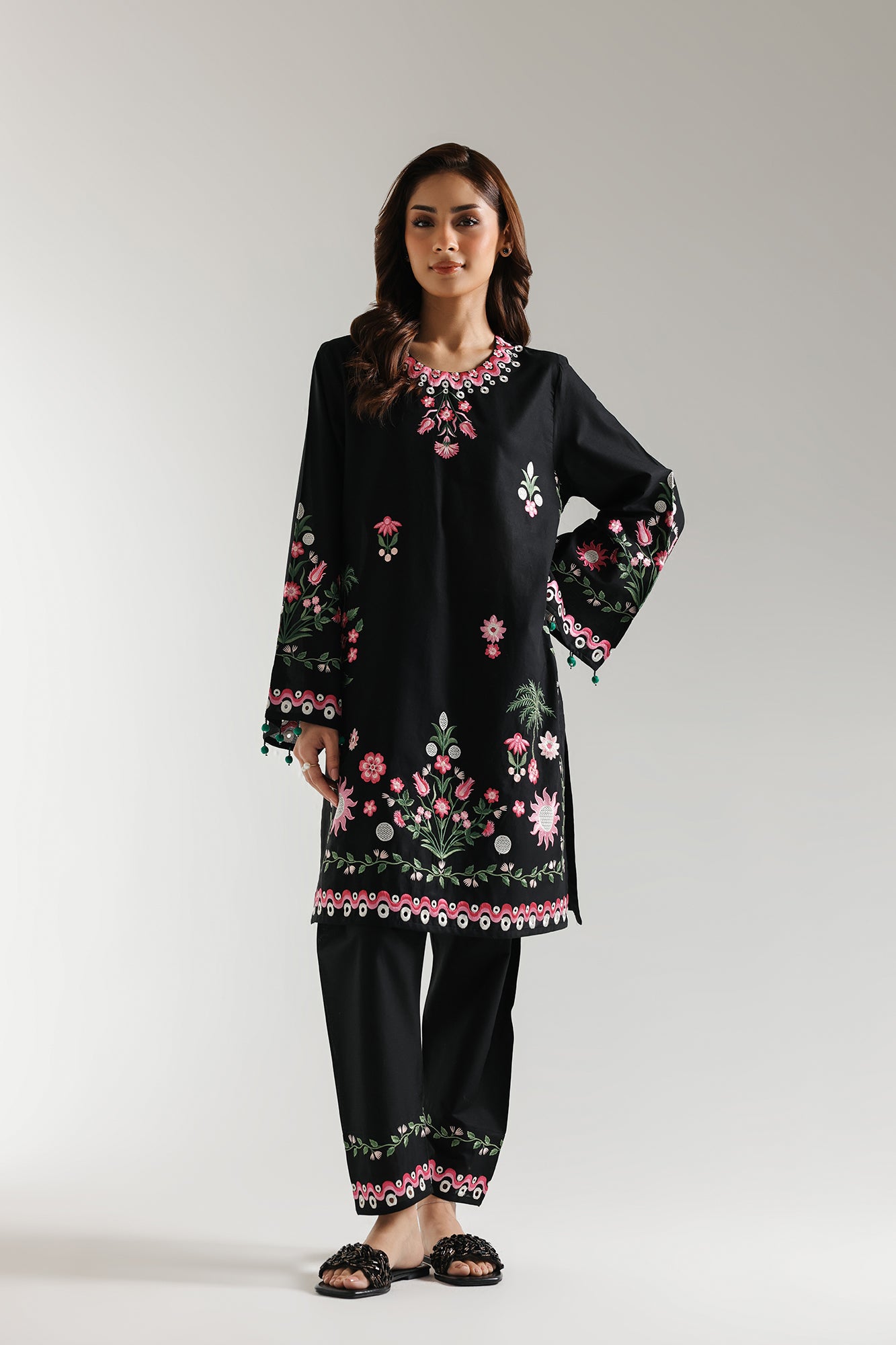 EMBROIDERED SUIT (E6139/102/902)