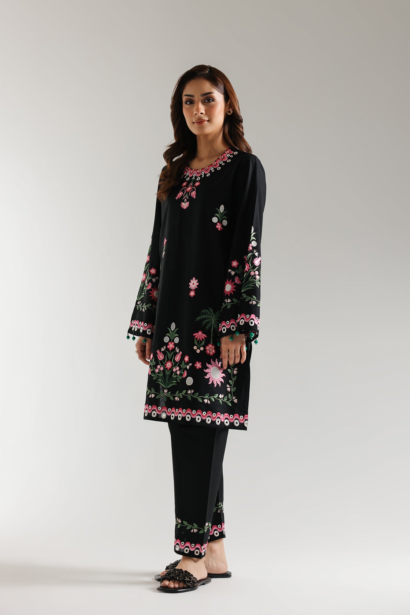 EMBROIDERED SUIT (E6139/102/902)