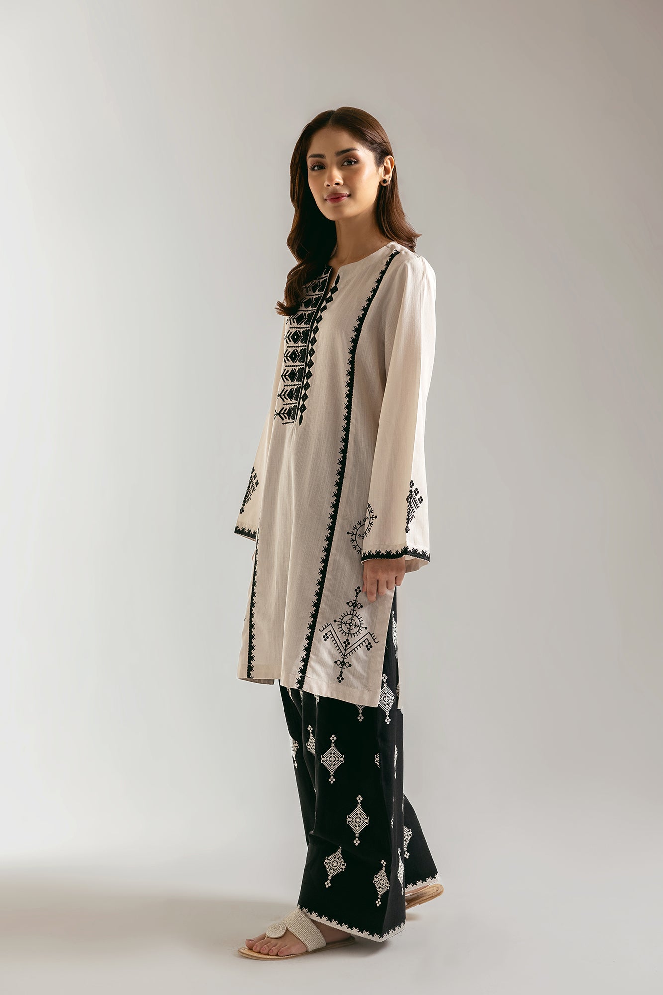 EMBROIDERED SUIT (E6142/102/006)