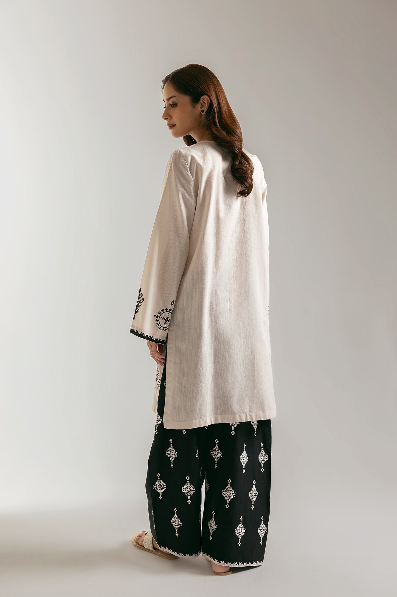 EMBROIDERED SUIT (E6142/102/006)