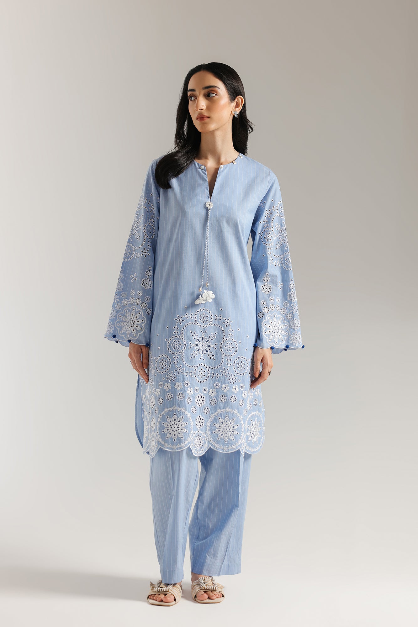 EMBROIDERED SUIT (E6143/102/635)
