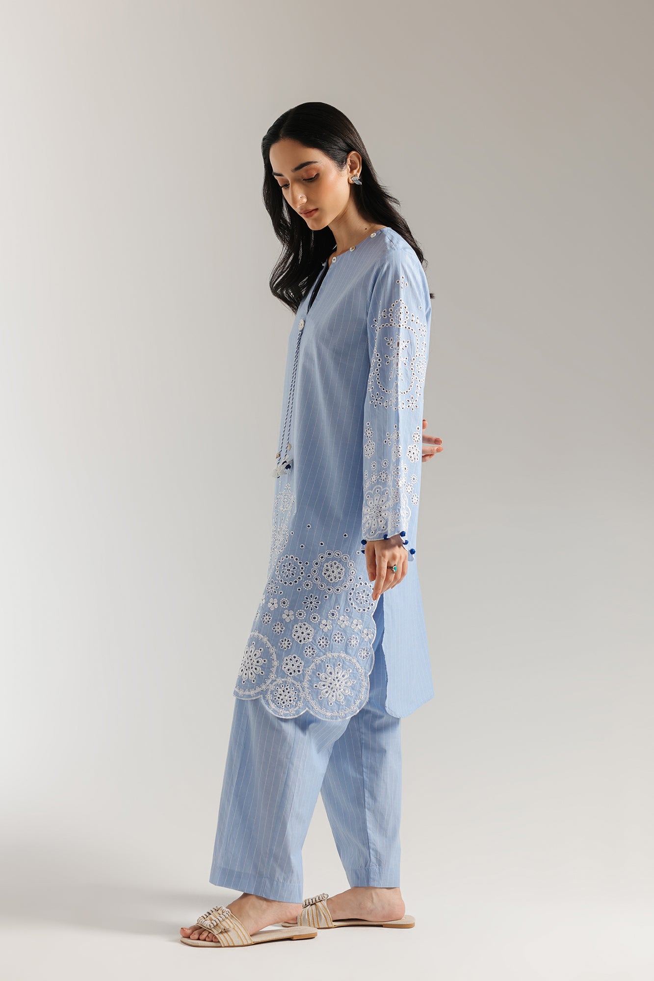 EMBROIDERED SUIT (E6143/102/635)