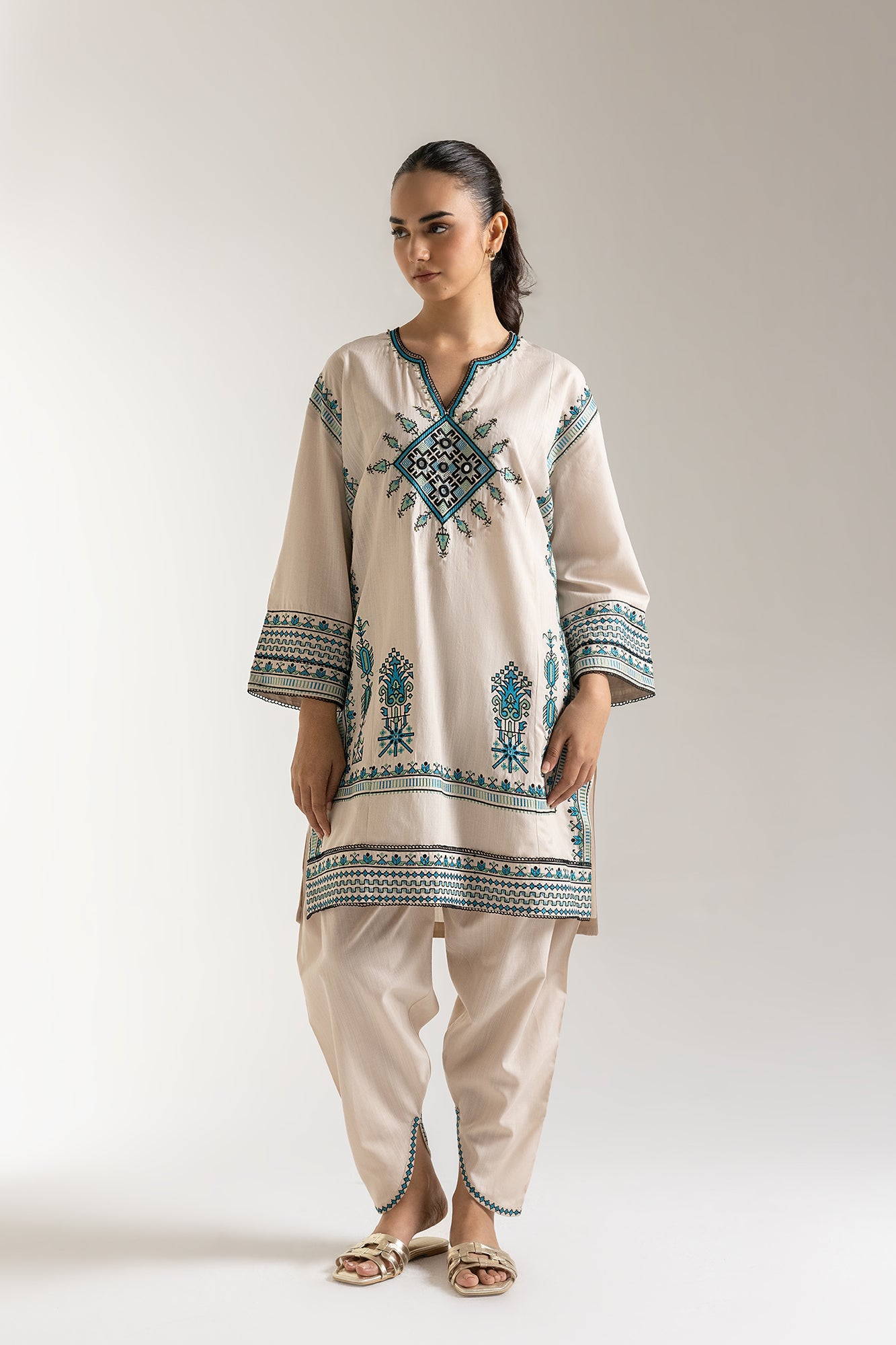 EMBROIDERED SUIT (E6145/102/006)