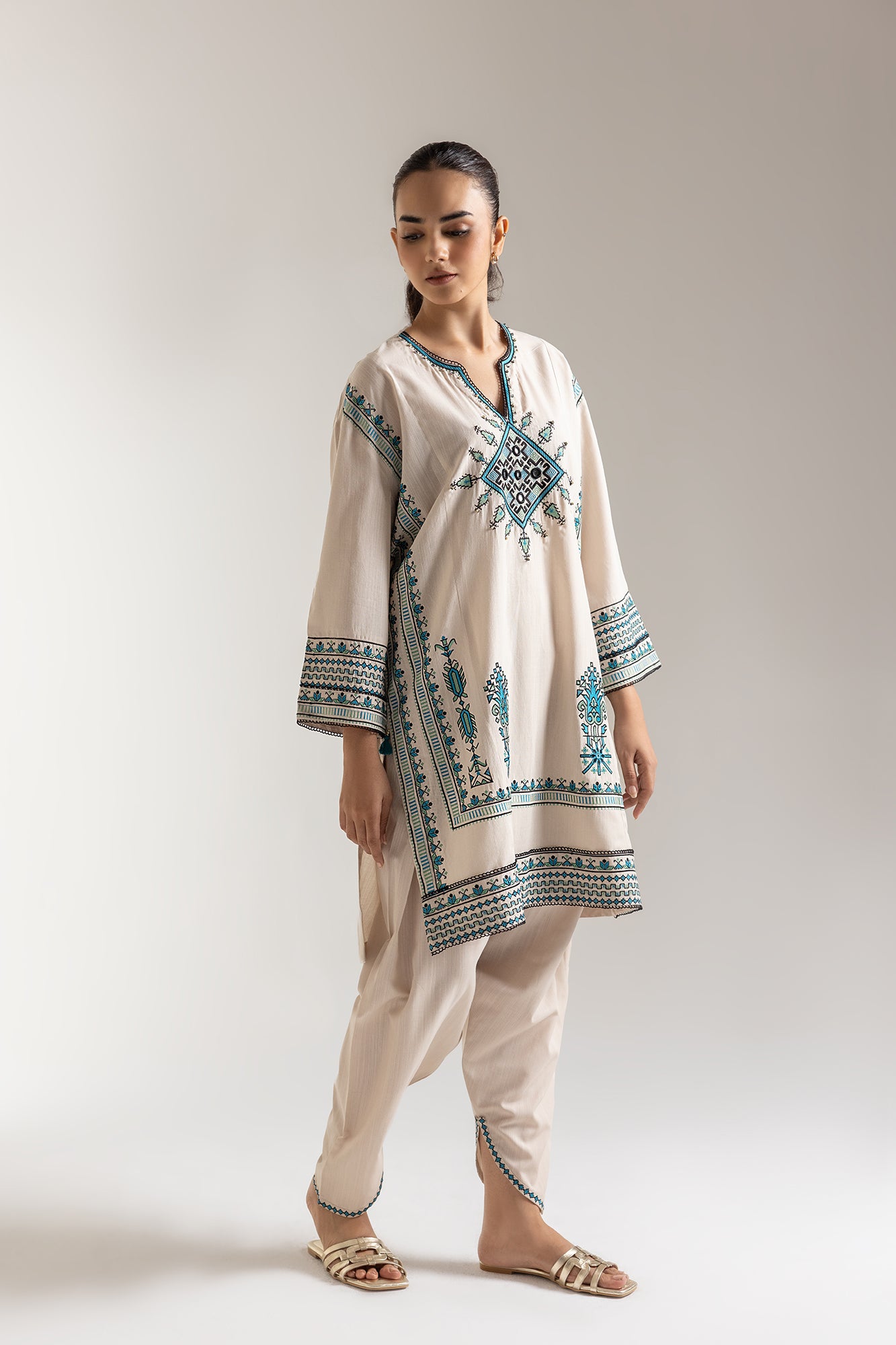 EMBROIDERED SUIT (E6145/102/006)