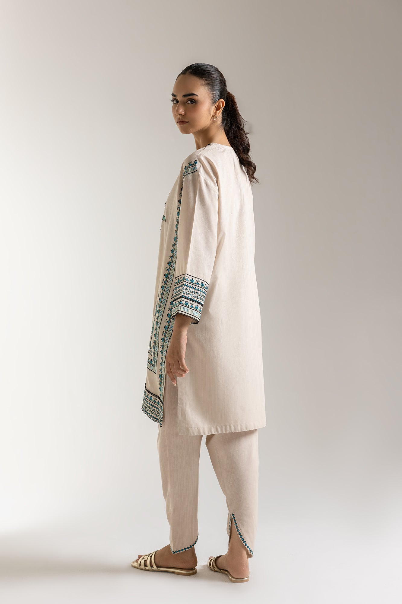 EMBROIDERED SUIT (E6145/102/006)