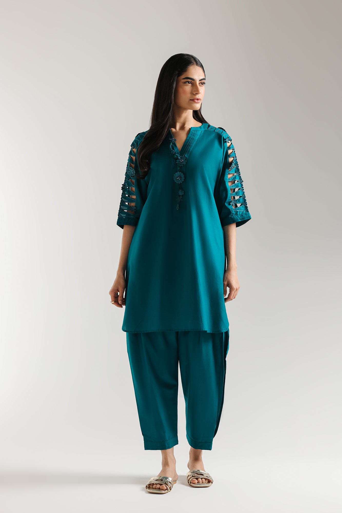 EMBROIDERED SUIT (E6151/102/711)
