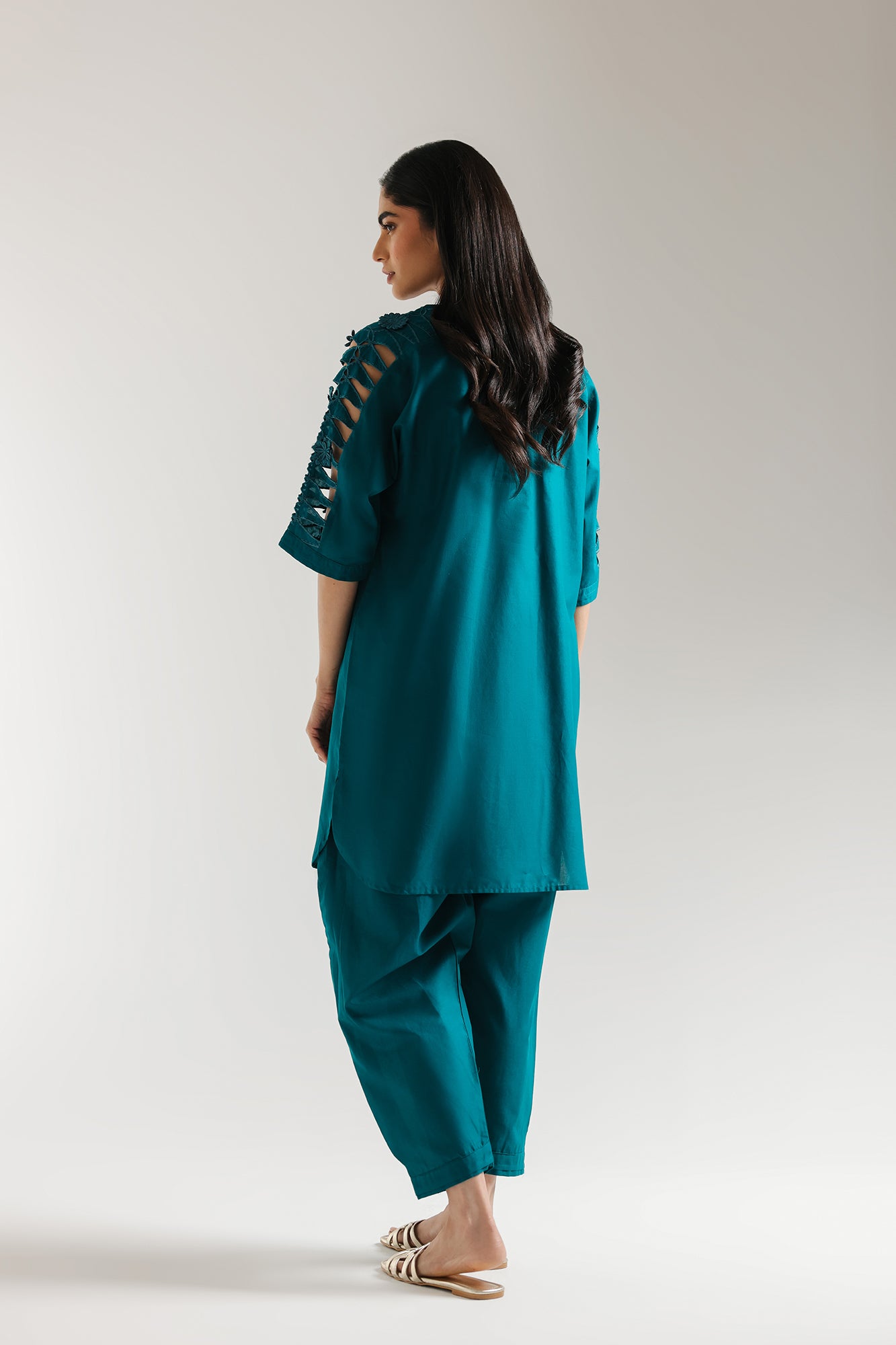 EMBROIDERED SUIT (E6151/102/711)