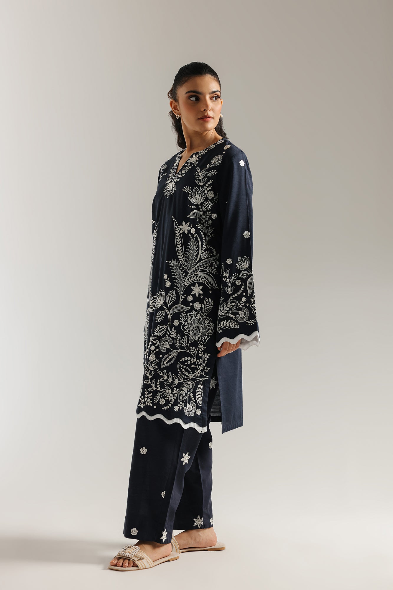 EMBROIDERED SUIT (E6179/102/619)