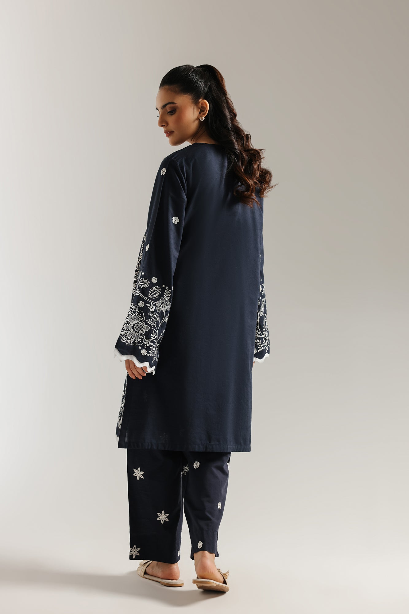EMBROIDERED SUIT (E6179/102/619)