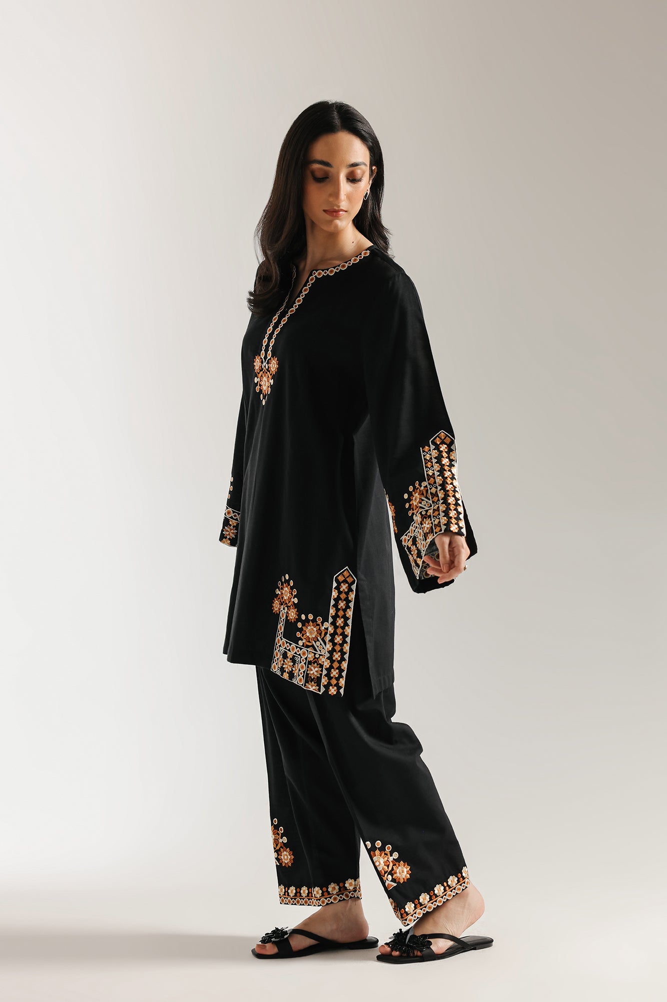 EMBROIDERED SUIT (E6187/102/902)