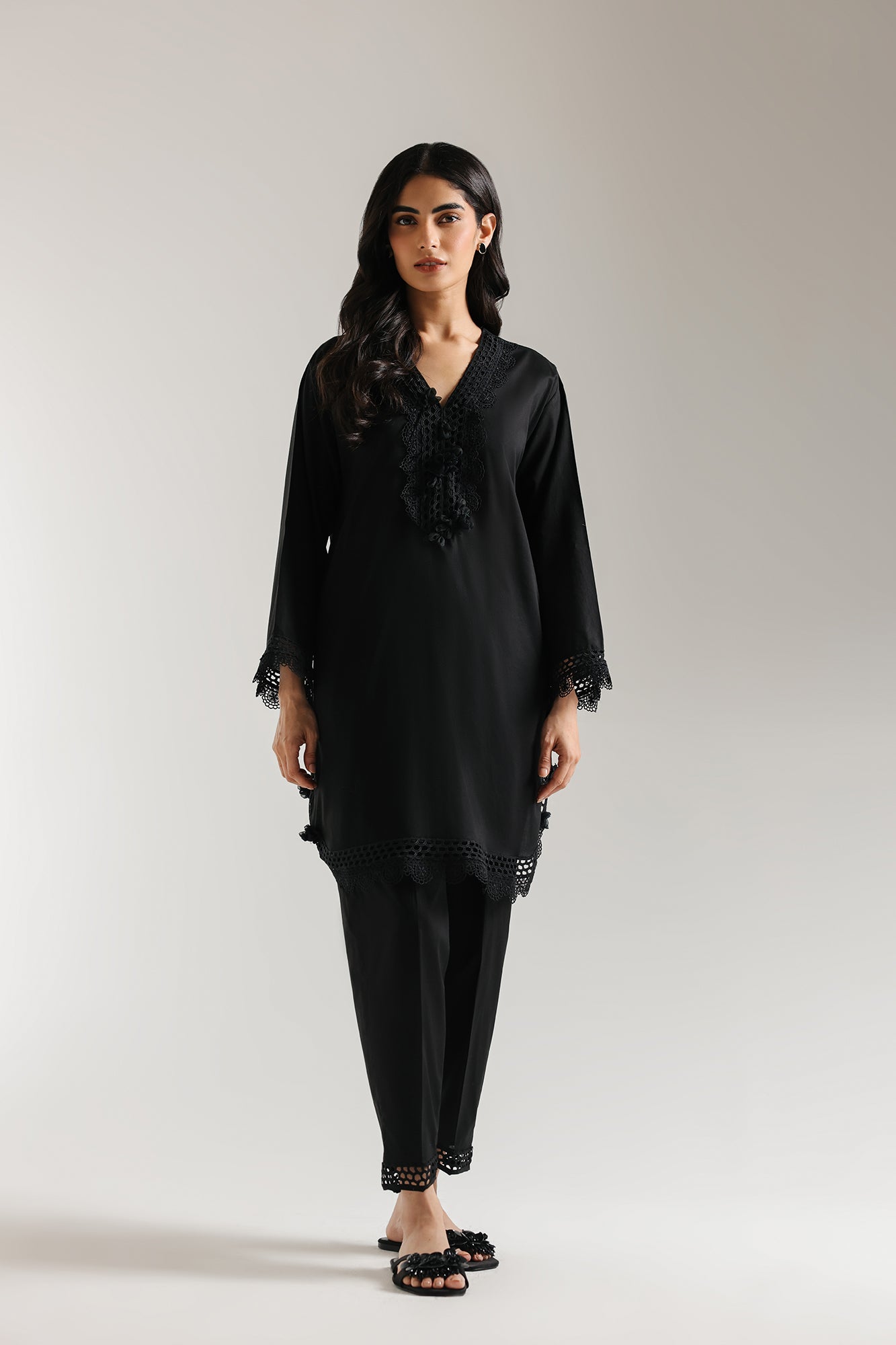 EMBROIDERED SUIT (E6188/102/902)