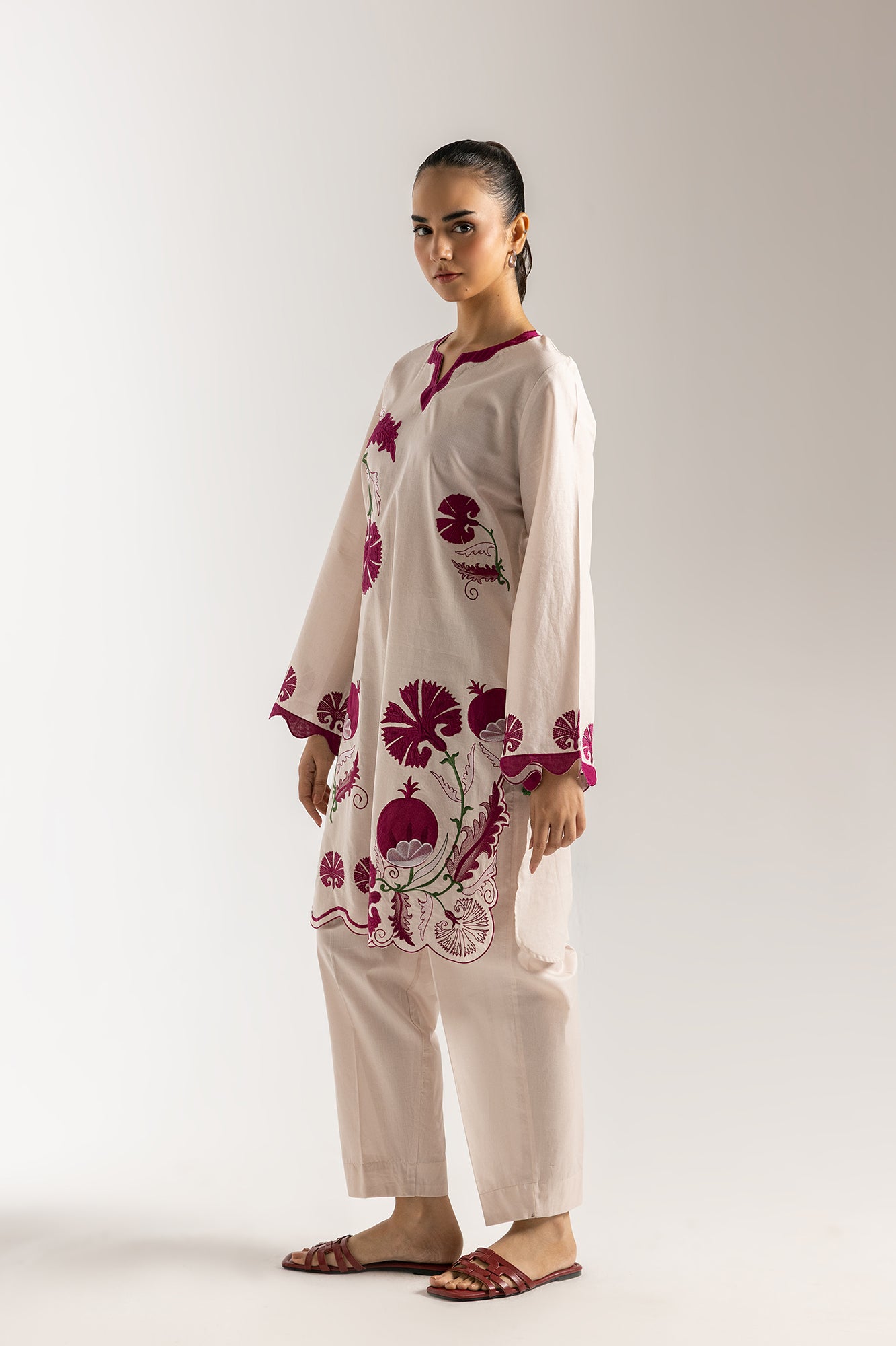 EMBROIDERED SUIT (E6194/102/004)