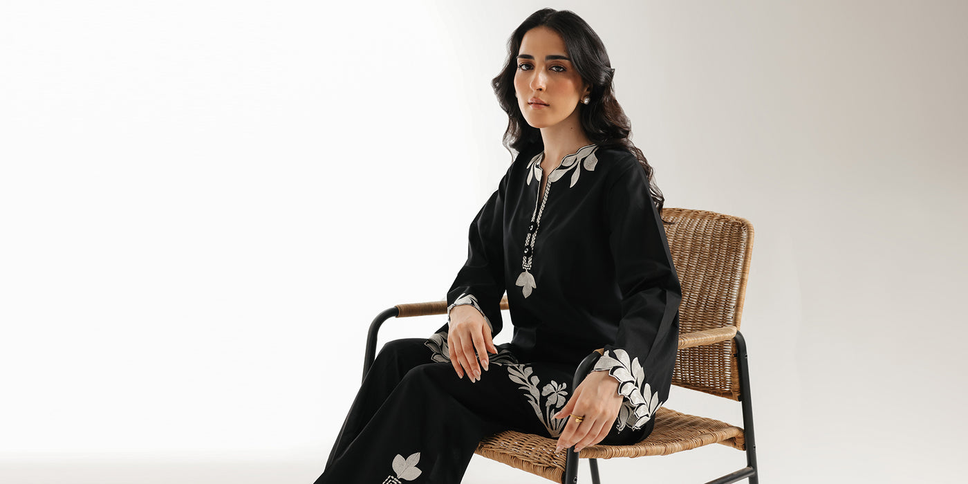 EMBROIDERED SUIT (E6233/102/902)