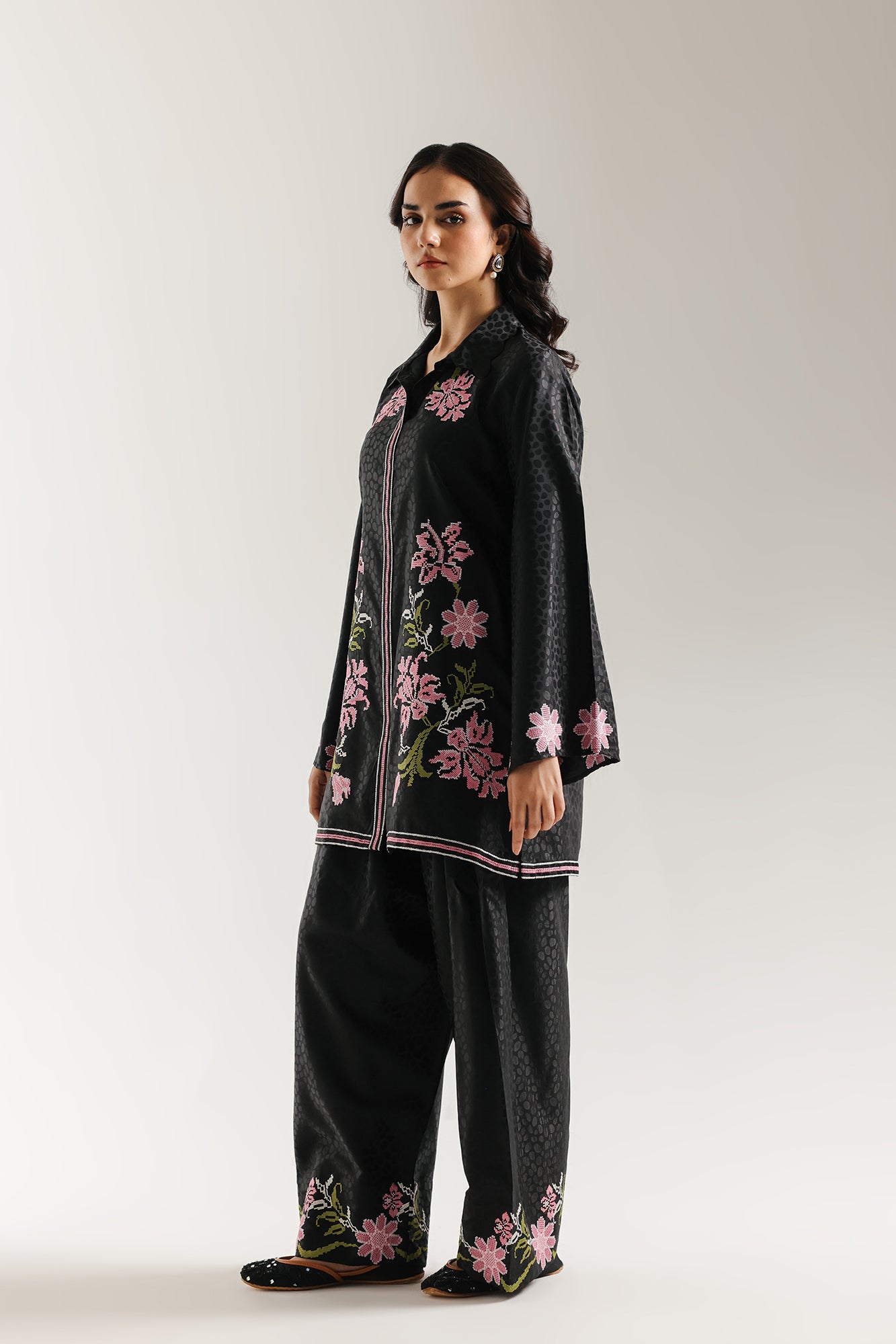 EMBROIDERED SUIT (E6627/102/902)